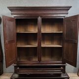 LXIII period cabinet with diamond points in molded walnut / 17th century
