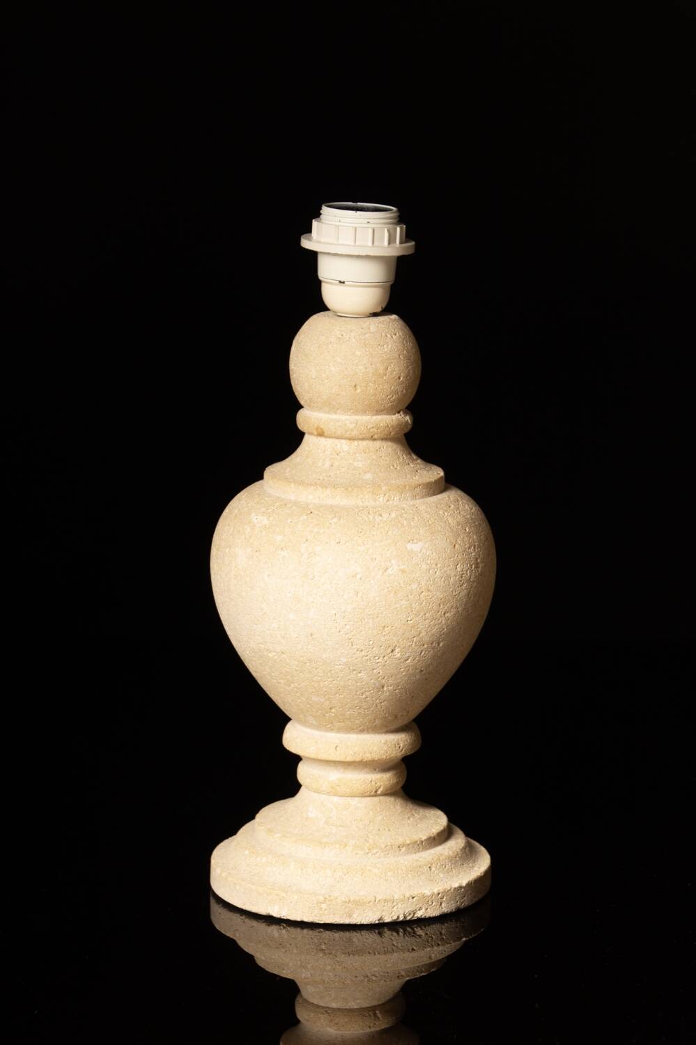 Castries stone lamp