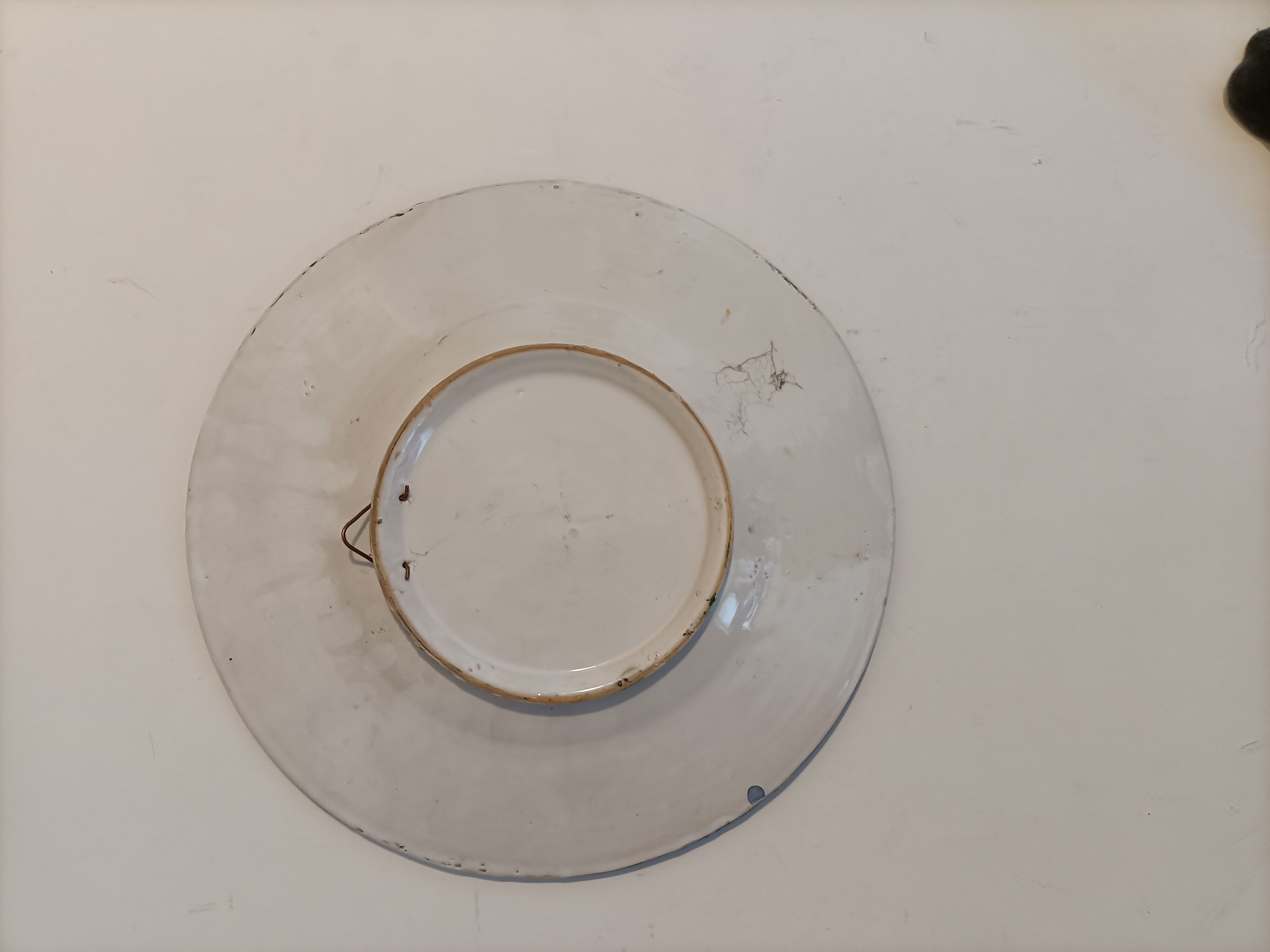 Decorative plate in white blue decoration