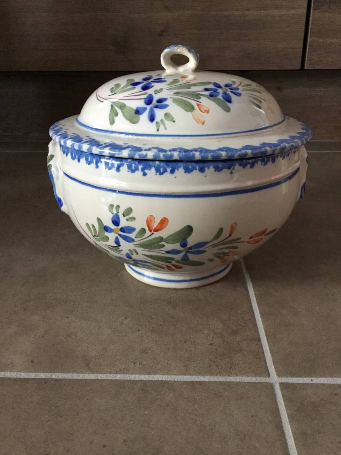 Soup tureen or vegetable dish