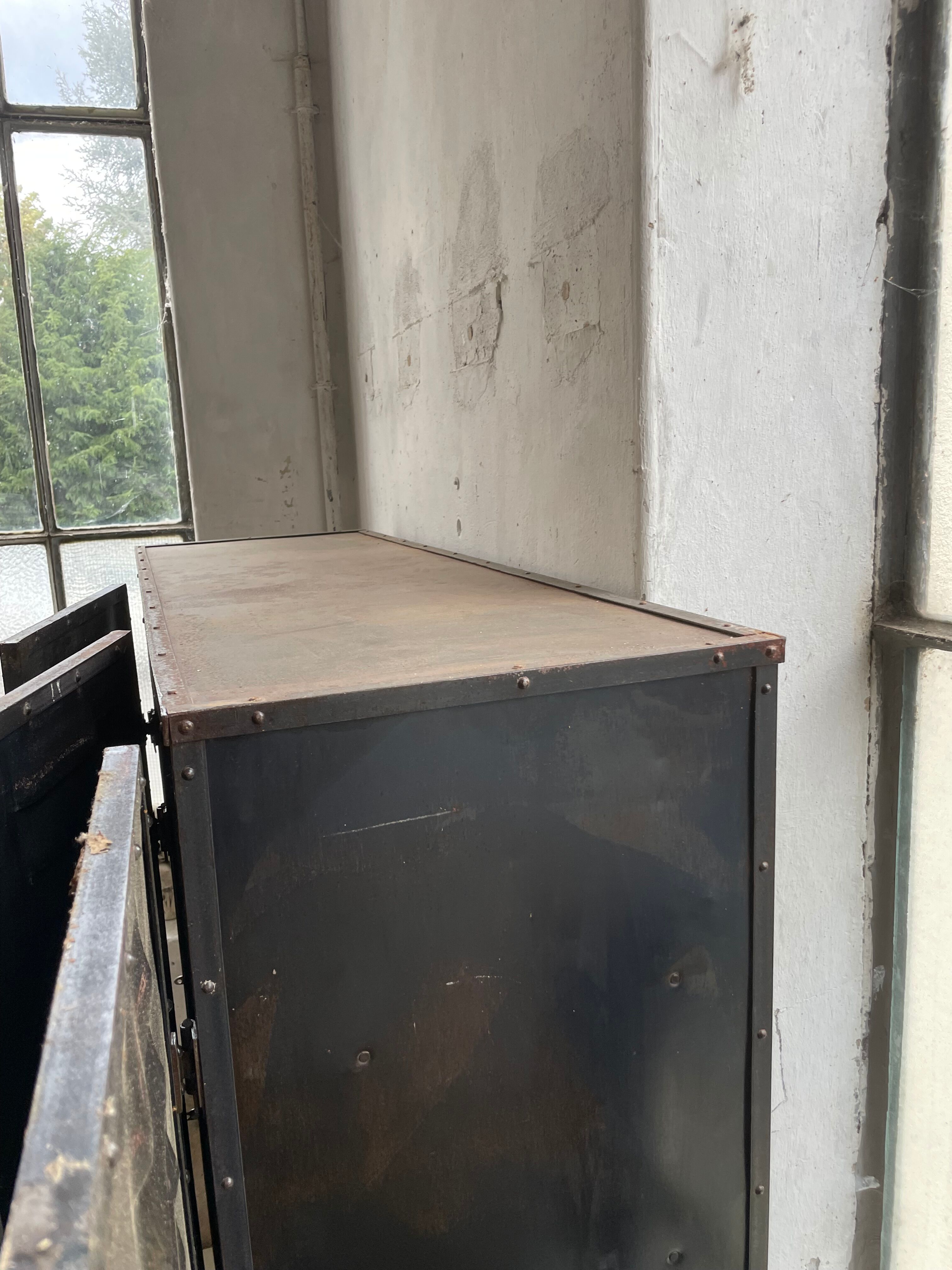 Riveted metal cloakroom Swchartz 1920