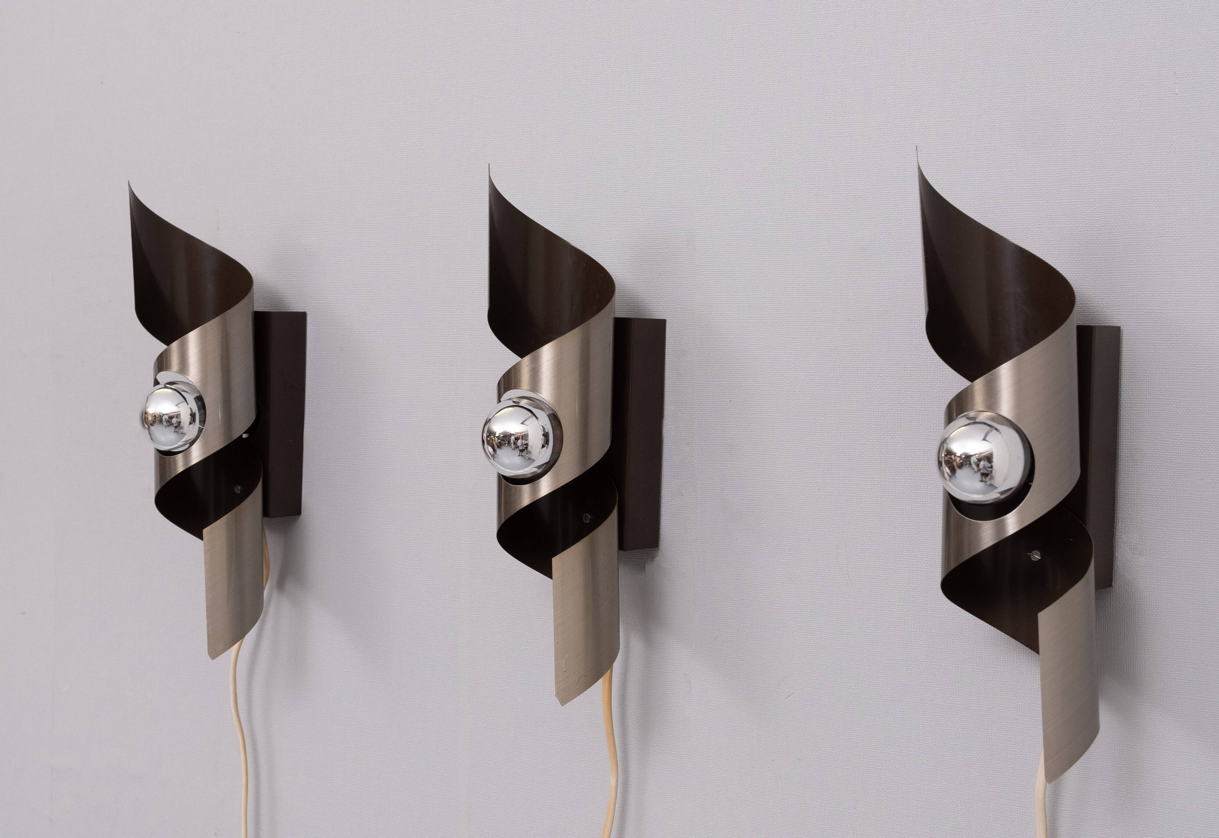 3 Raak Space Ace Wall Sconces mode ''Wokkel'' 1970s
