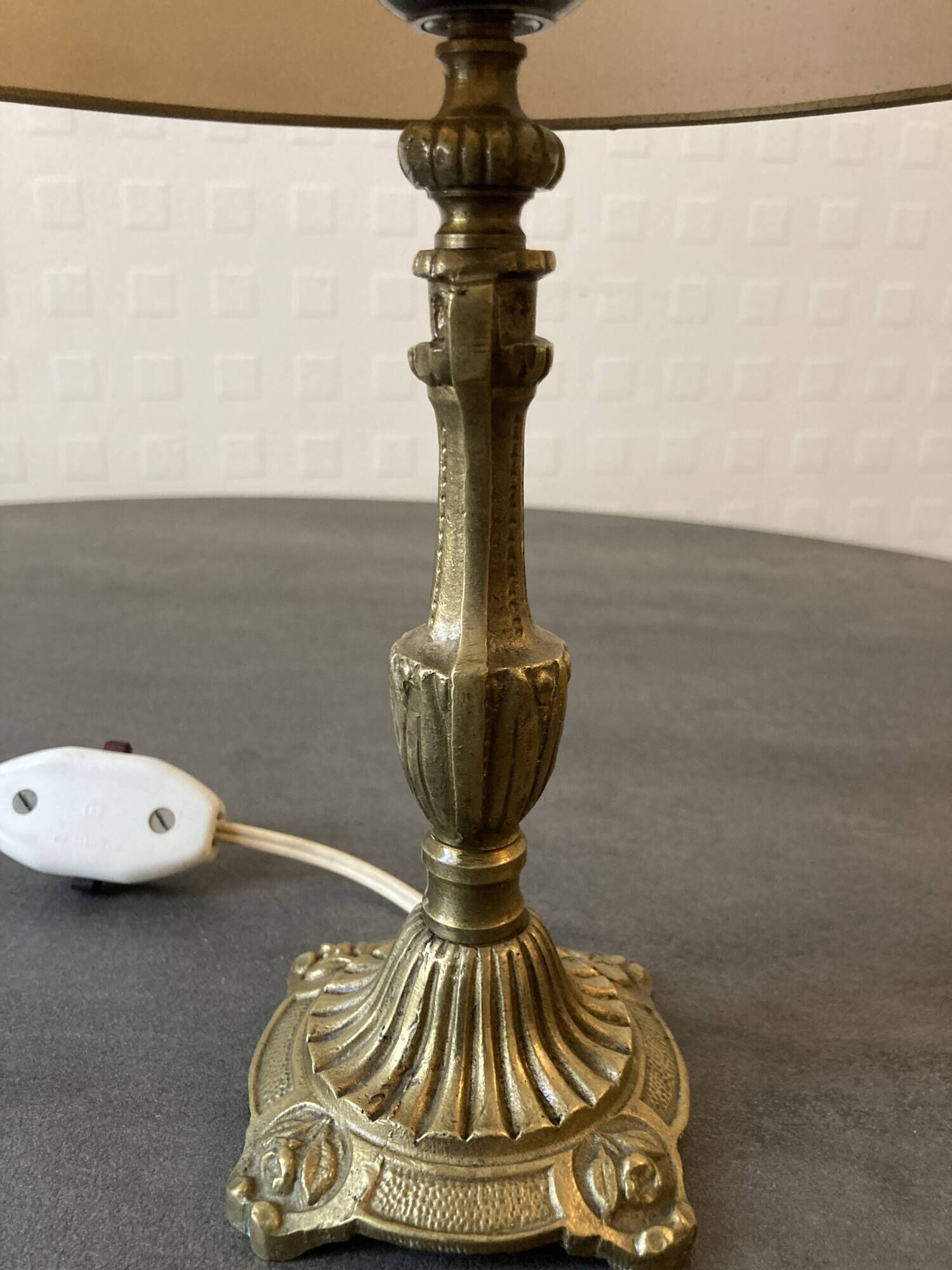 Vintage brass table lamp – 1950s – Rococo style base