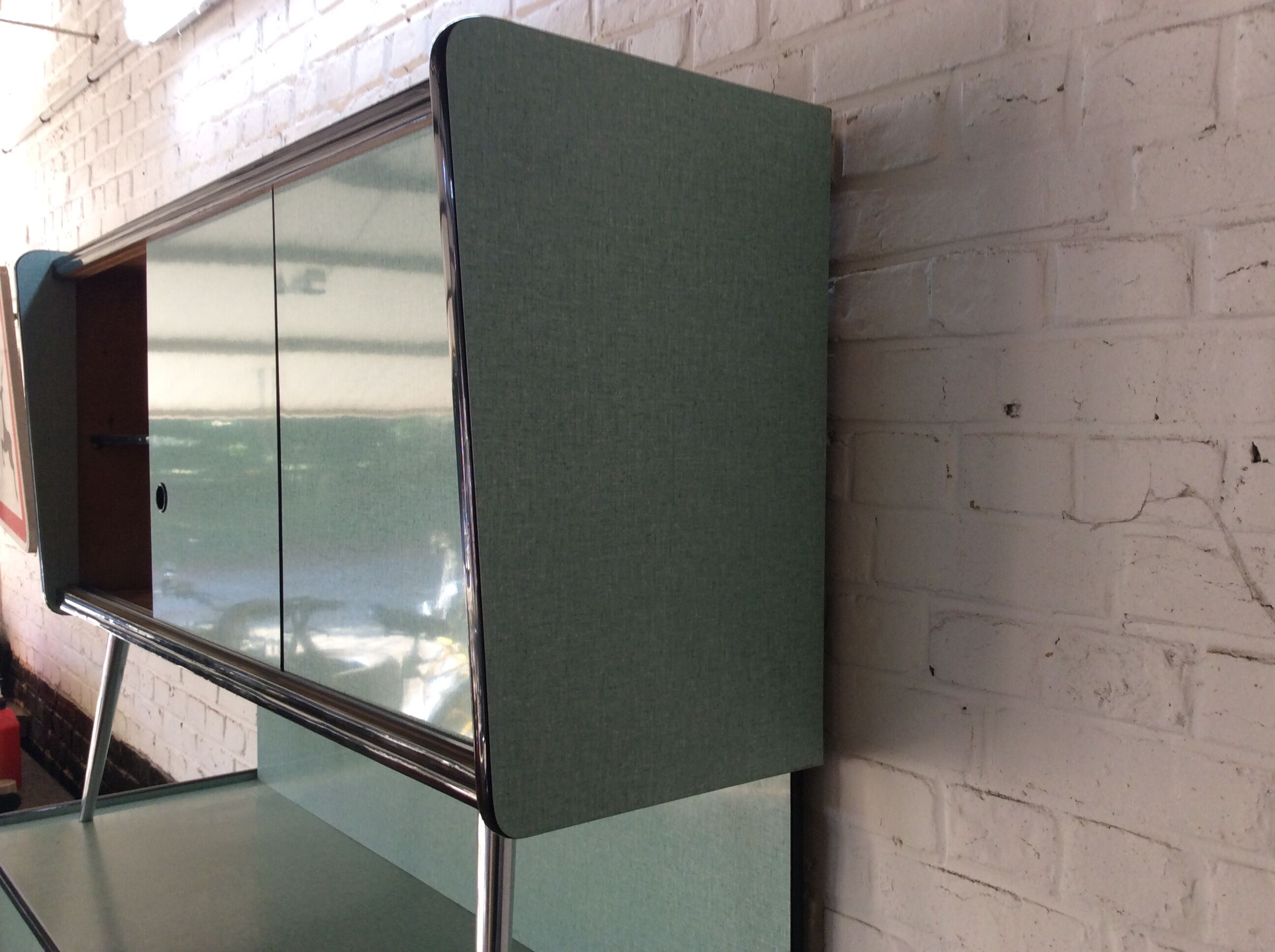 Buffet en formica vert "mint"