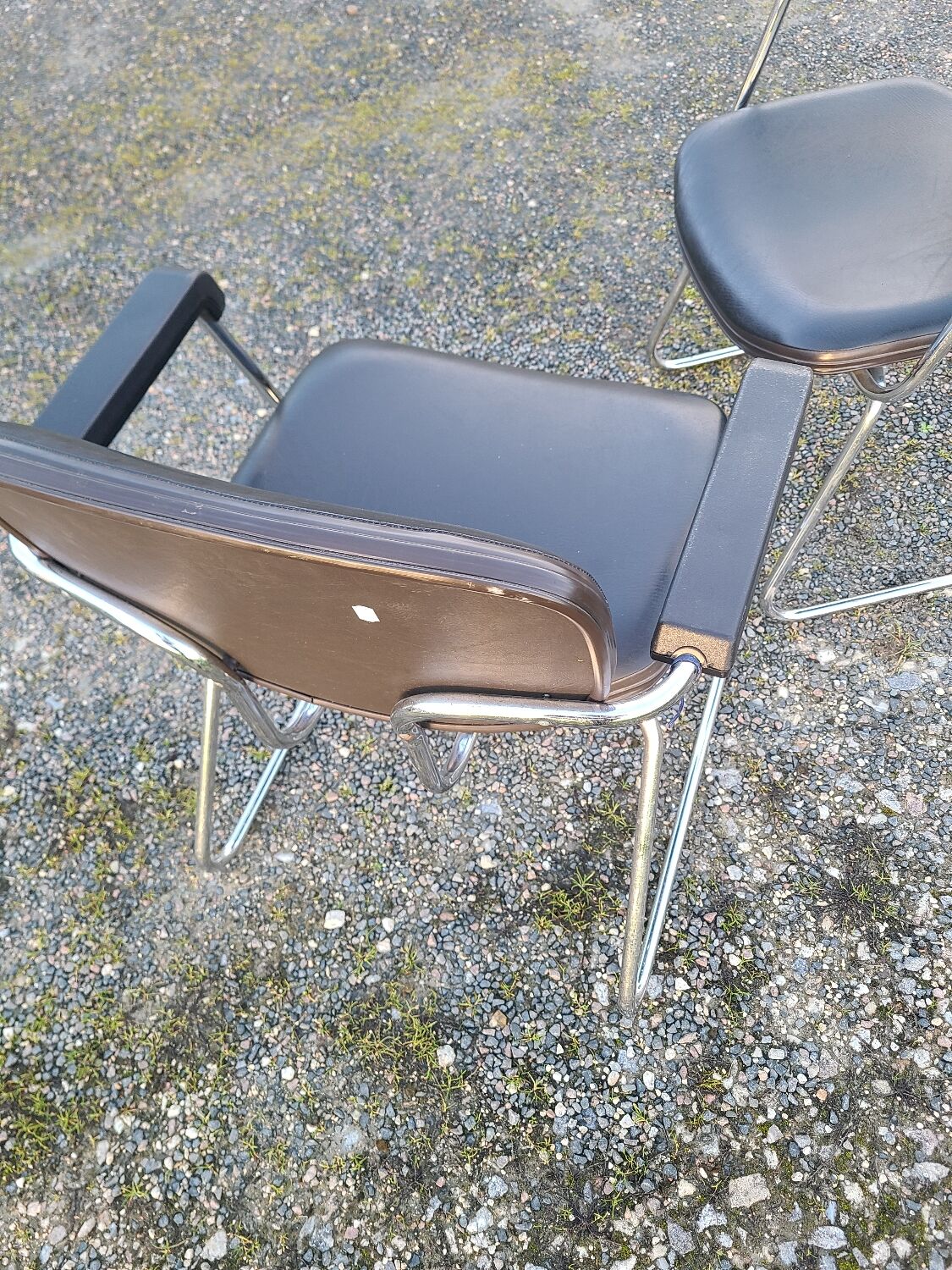 Pair of Unimob Lingua 97 armchairs