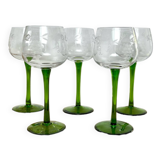 5 mouth-blown Alsace glasses, grape decoration