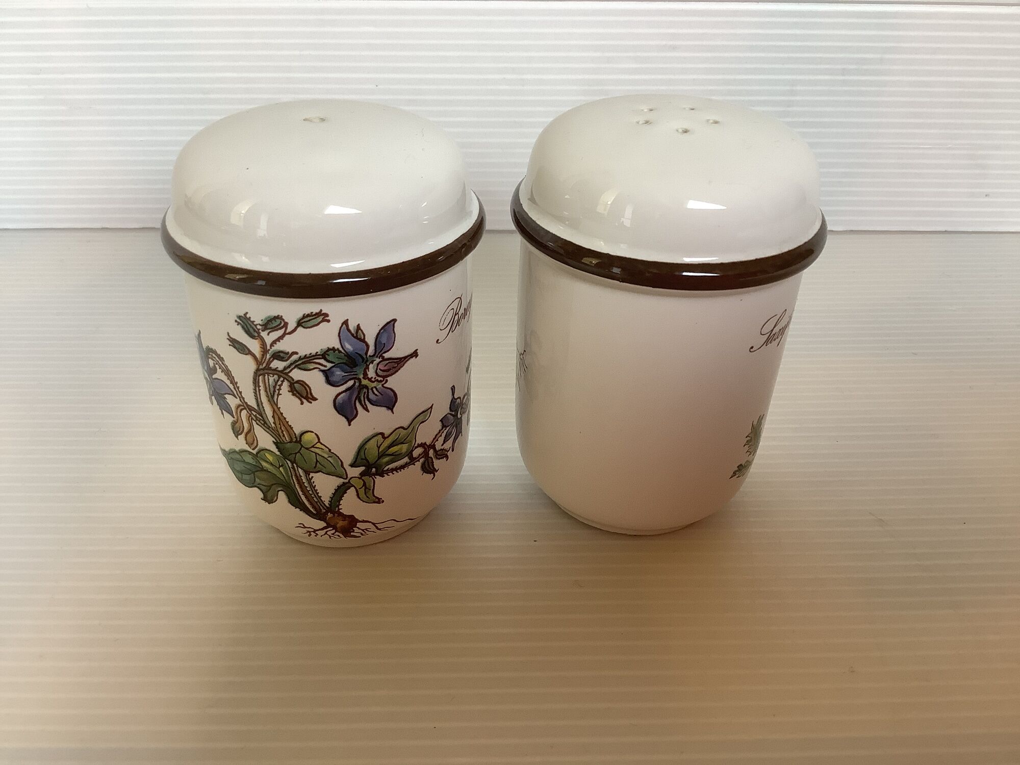 Salt and pepper shaker salt and pepper botanica villeroy and boch