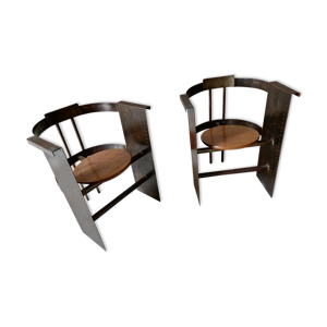 Deux chaises style brutaliste