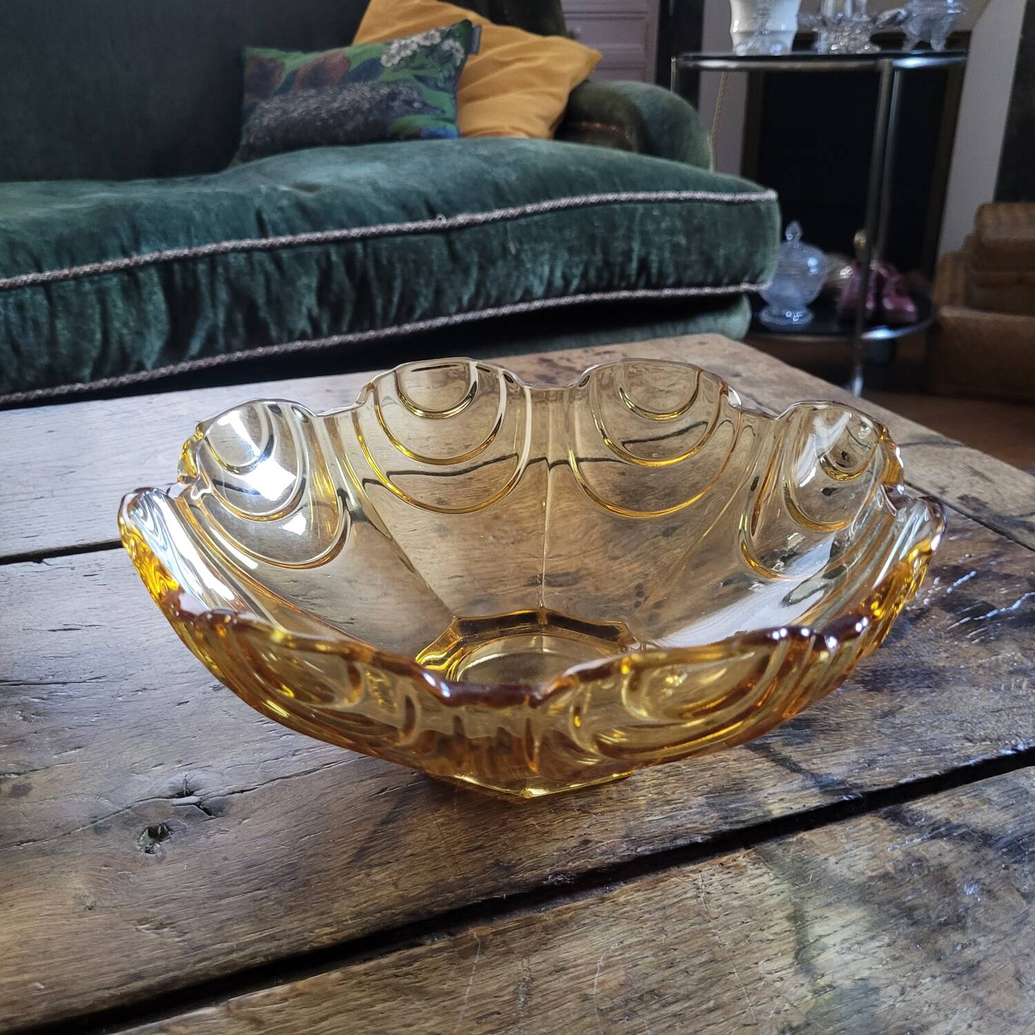Coupe sur pied en verre ambre doré – design géométrique vintage
