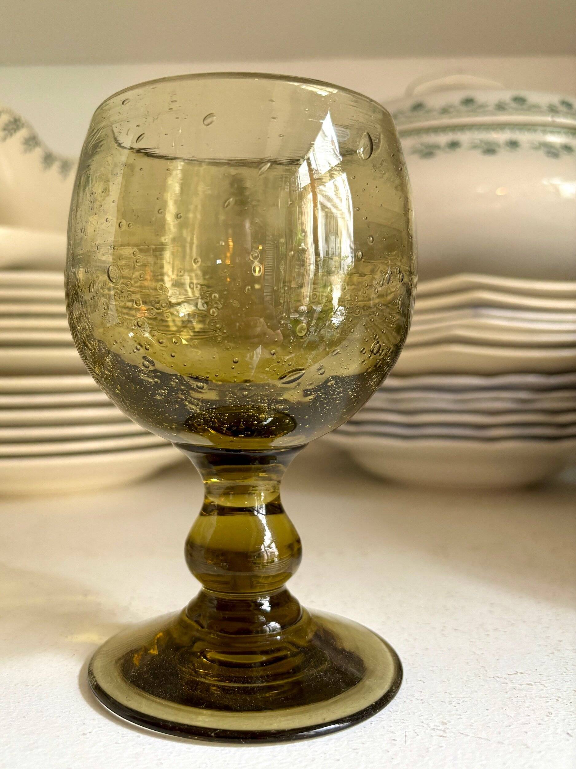 Verre à pied en verre soufflé vert