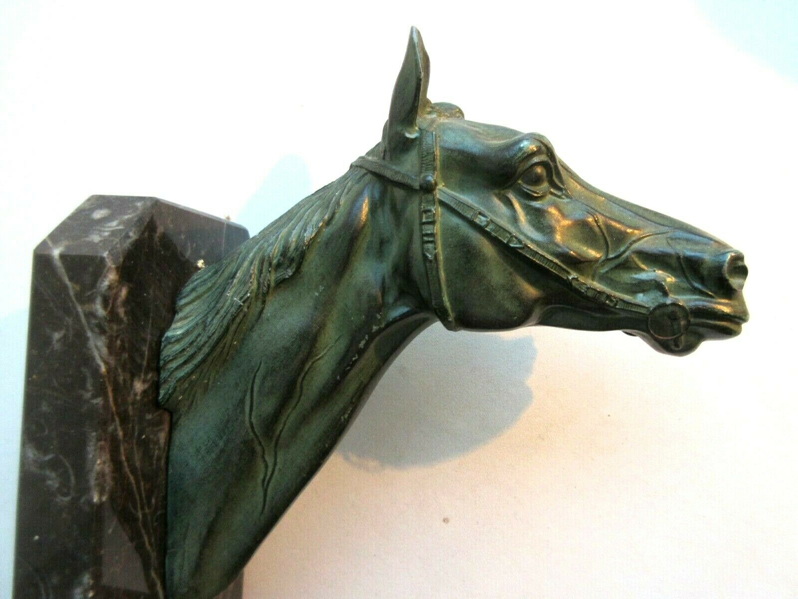 Art-Deco bookend Horse in patinated regulation on black marble support