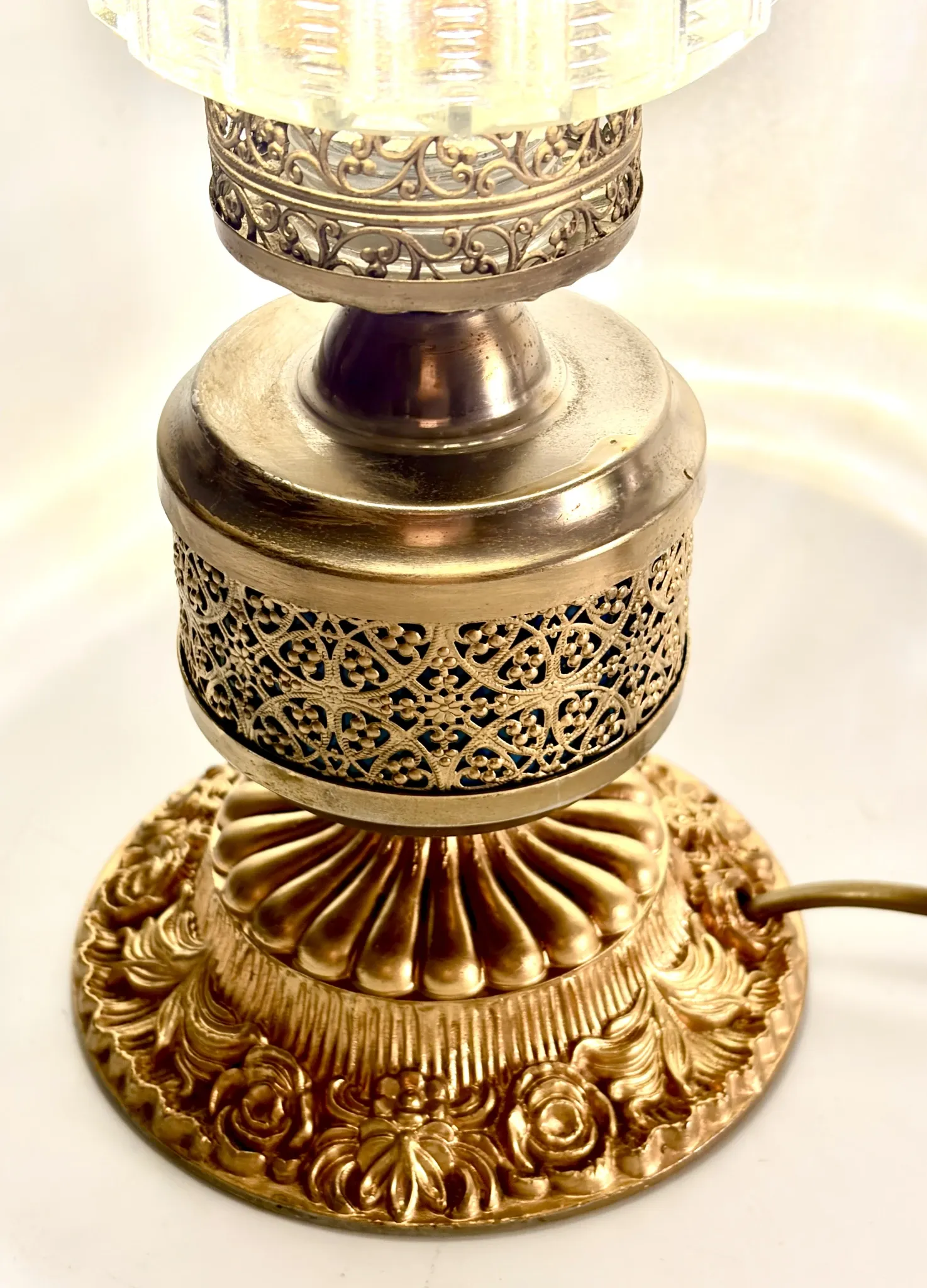 Lampe en bronze et cristal taillé de style victorien