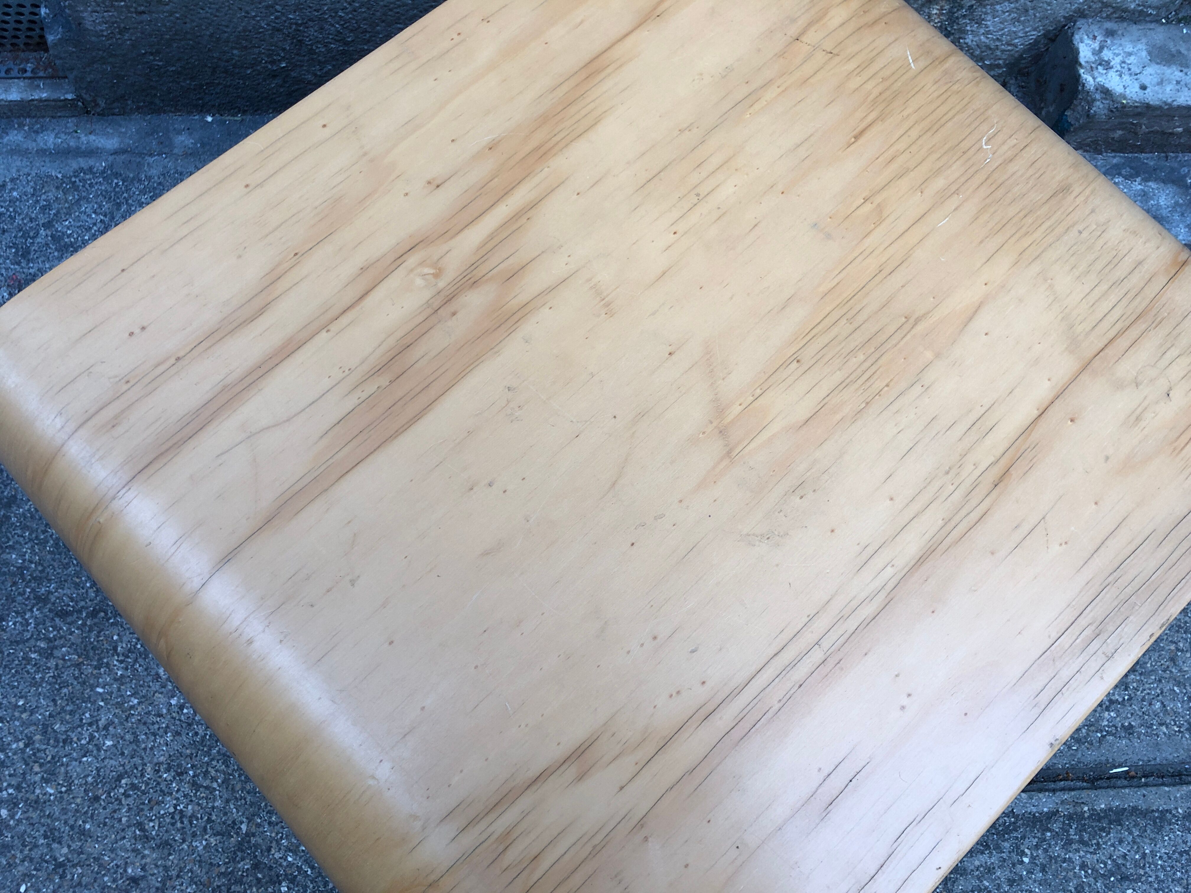 Coffee table Design in vintage curved wood