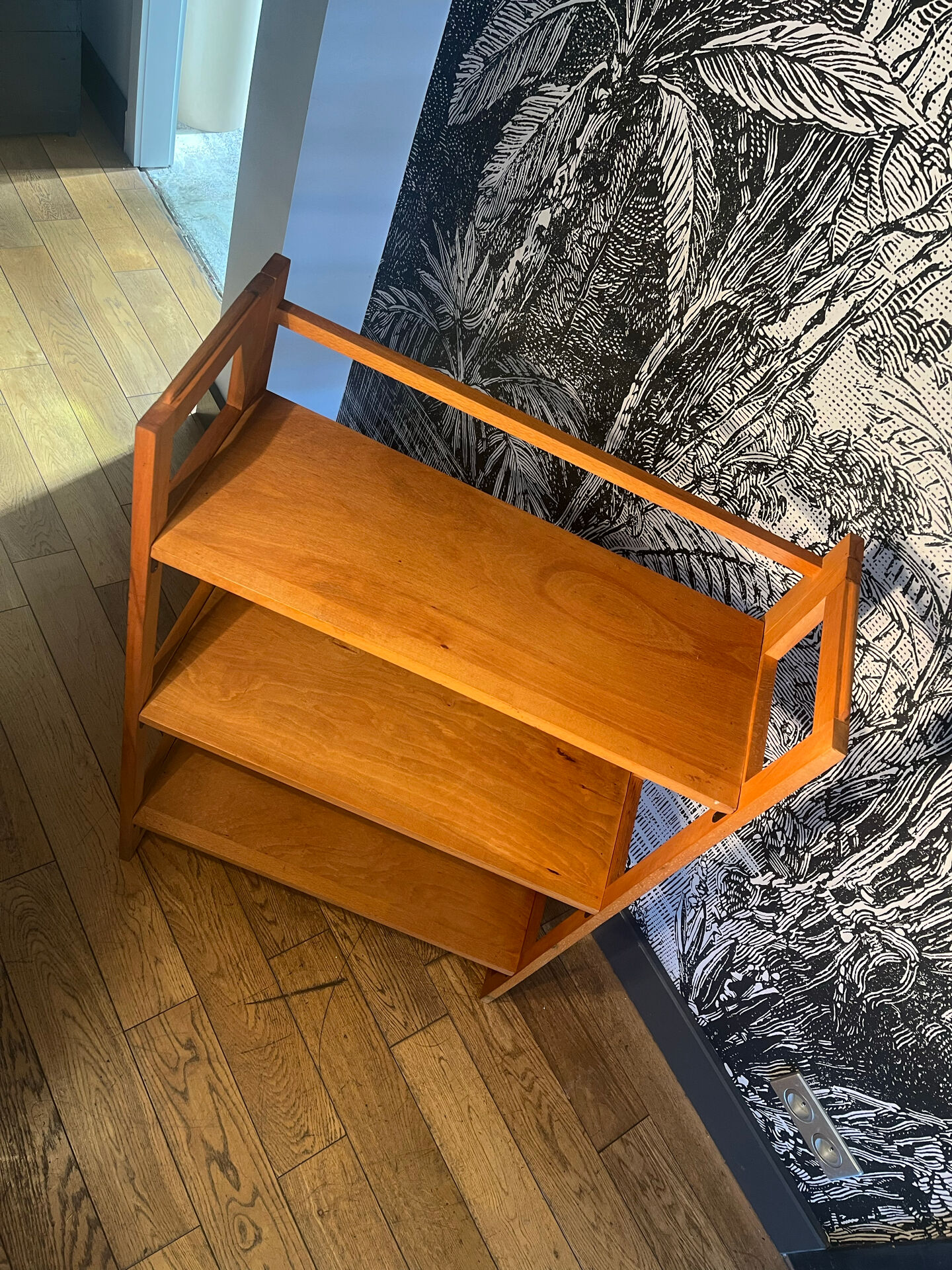 Foldable second-hand bookshop library