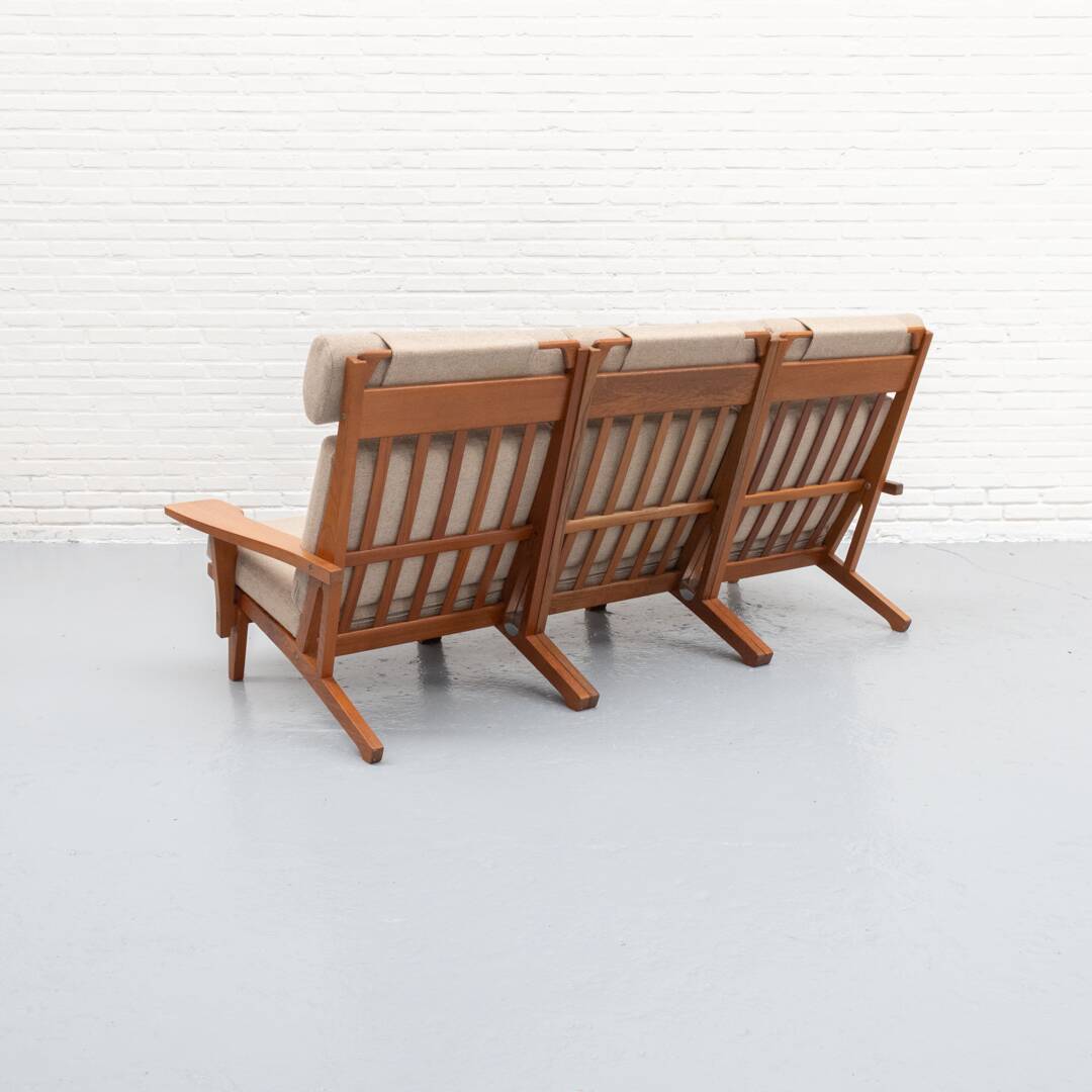 GE-375/3 Three-seater Sofa by Hans Wegner  for Getama