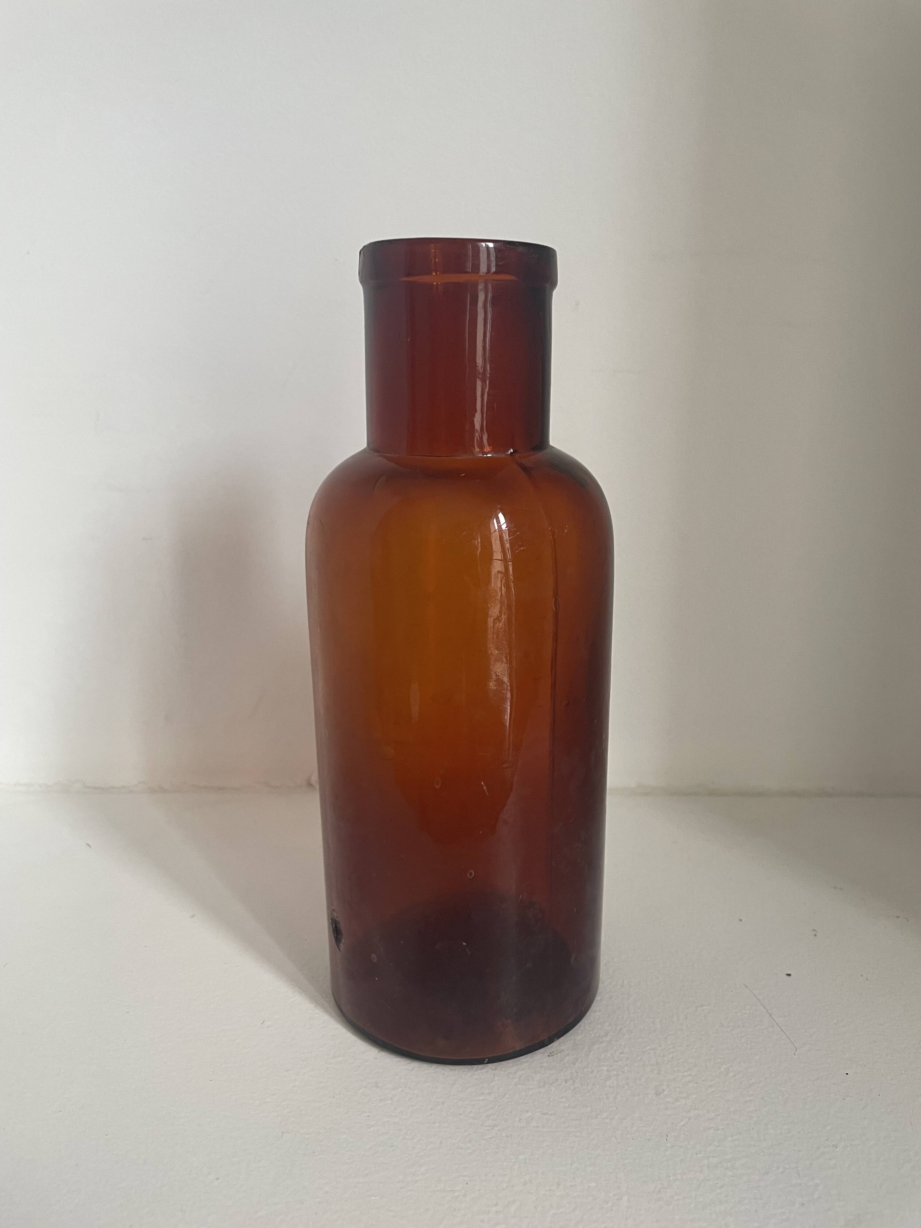 Set of 13 decorative items