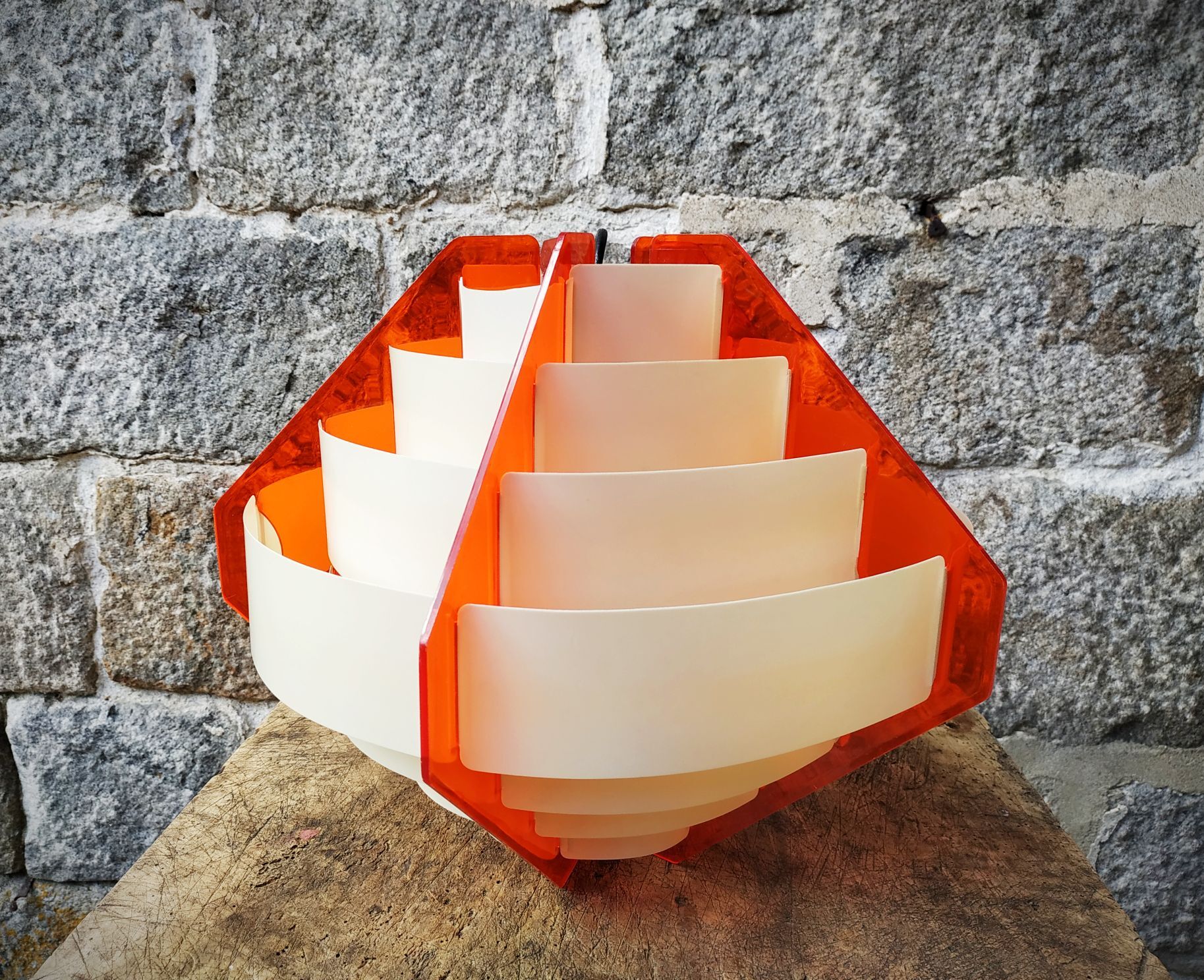 Vintage geometric suspension