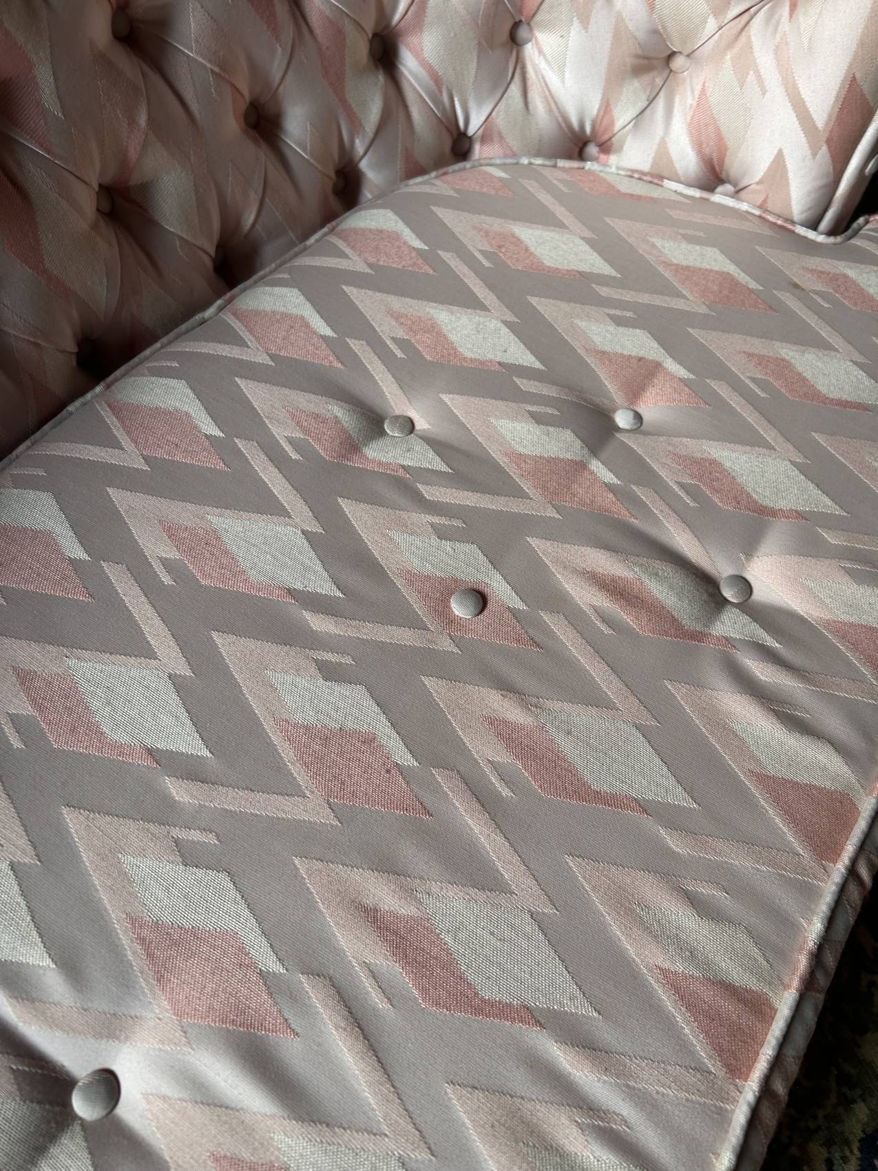 Small vintage 2-seater sofa from the 70s in Hollywood Regency style, satin pink.