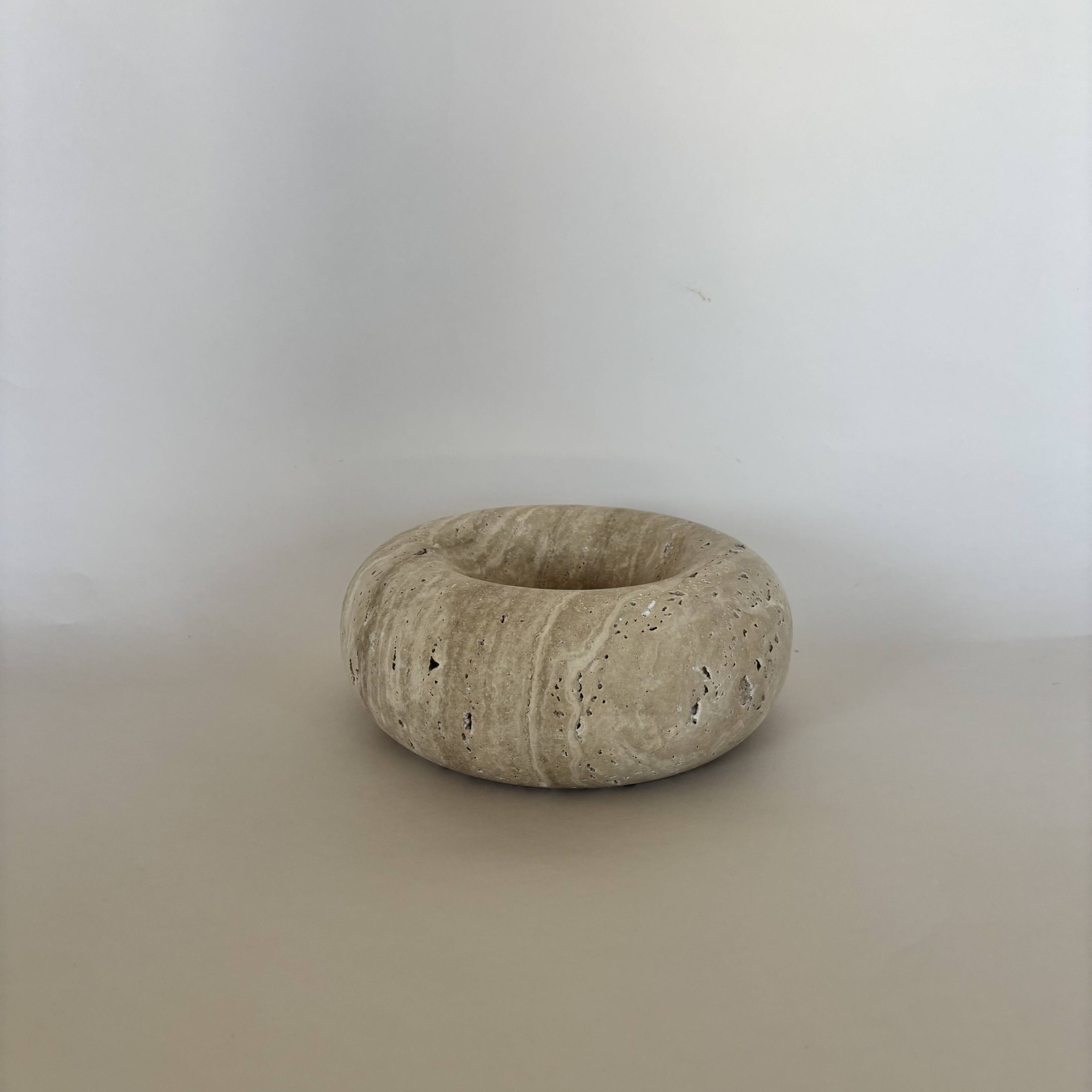 Donut-shaped disguised pocket emptier