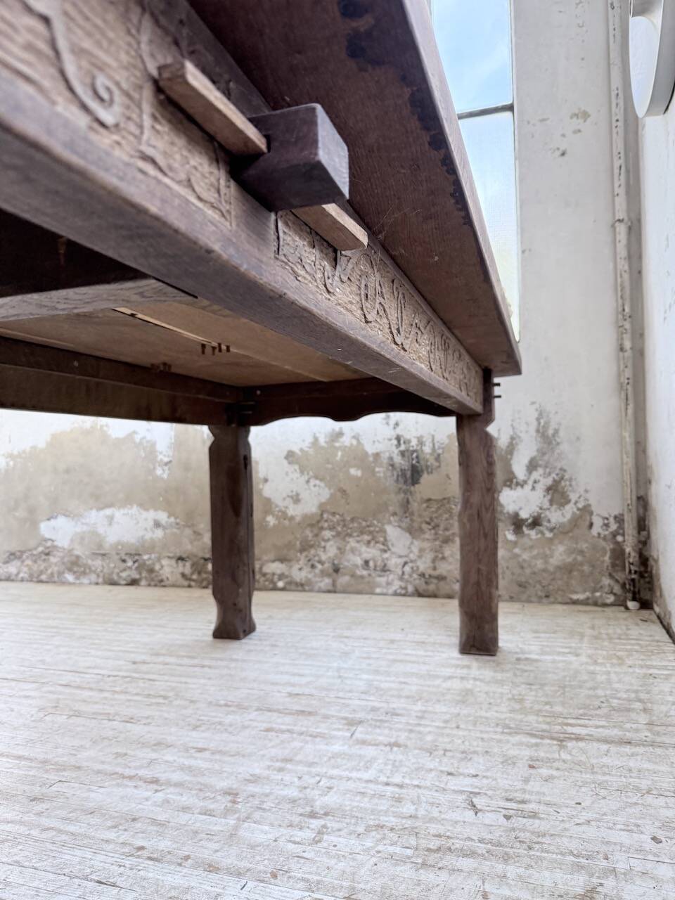 XL farmhouse table in solid oak, brutalist style, 20th century.