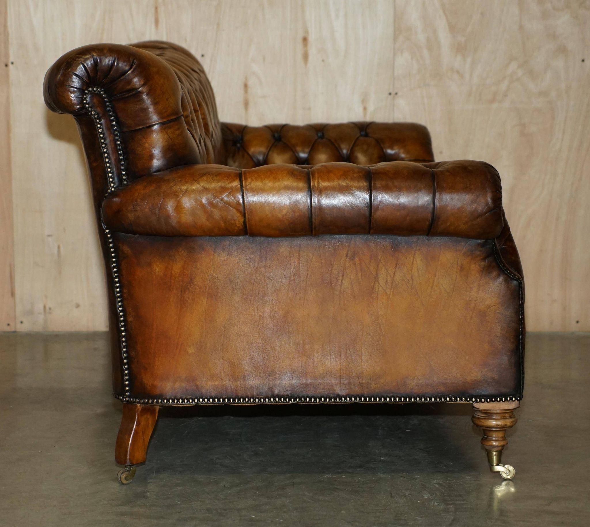 Canapé Chesterfield victorien en cuir serpentin teint à la main