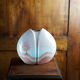 Vase lentille rose, paysage poétique arbre & vol d'oiseaux - Yves Mohy, porcelaine de Virebent - ann