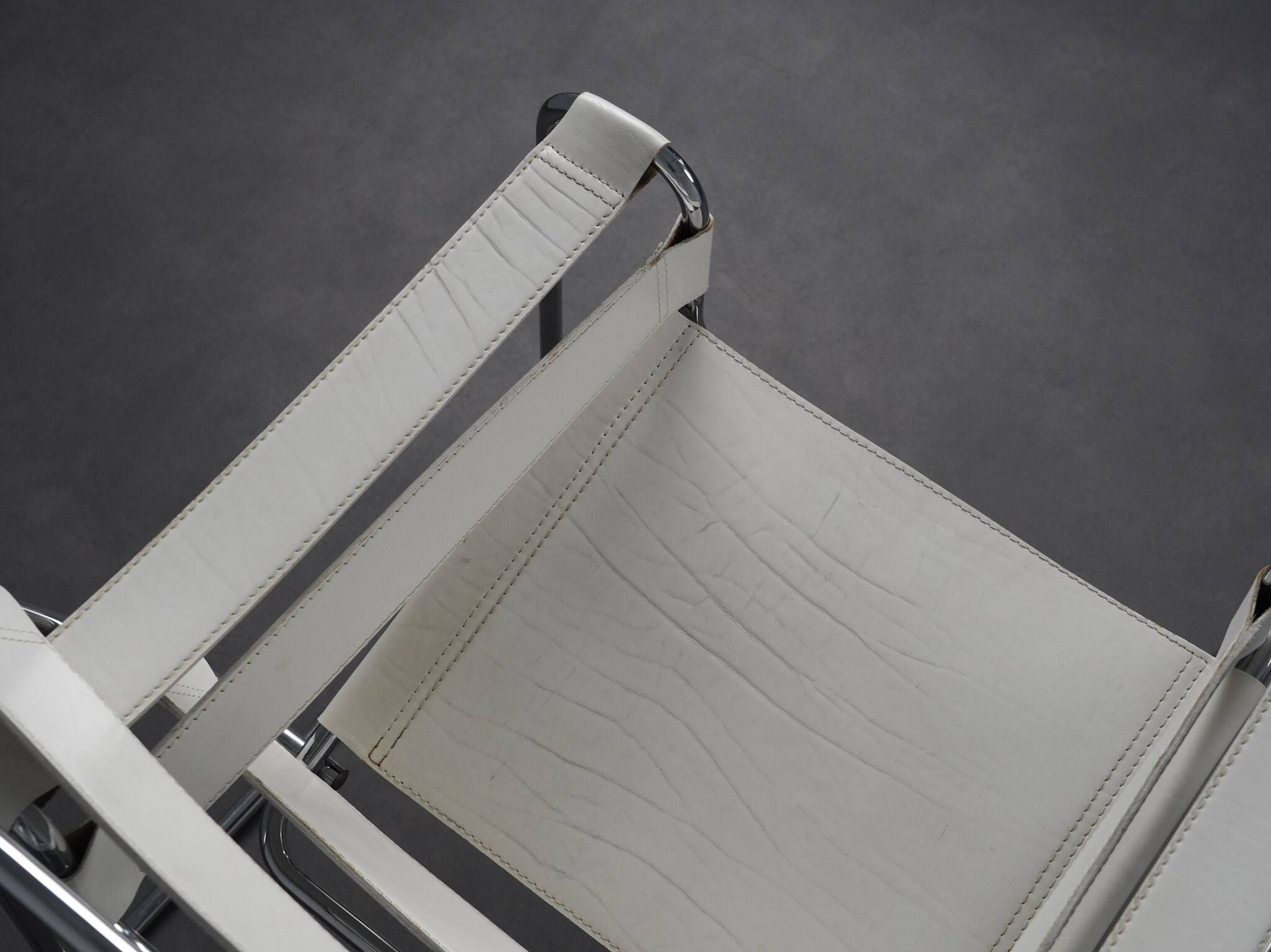 Chaise longue en cuir et acier tubulaire dans le style Bauhaus, Italie, années 1990.