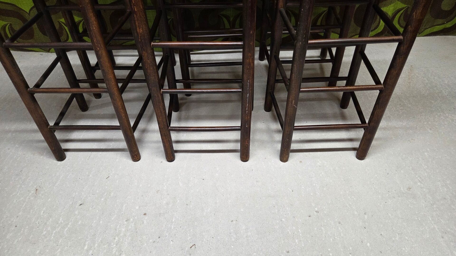 Lot of 6 stools with woven straw seats, chalet style 1970.