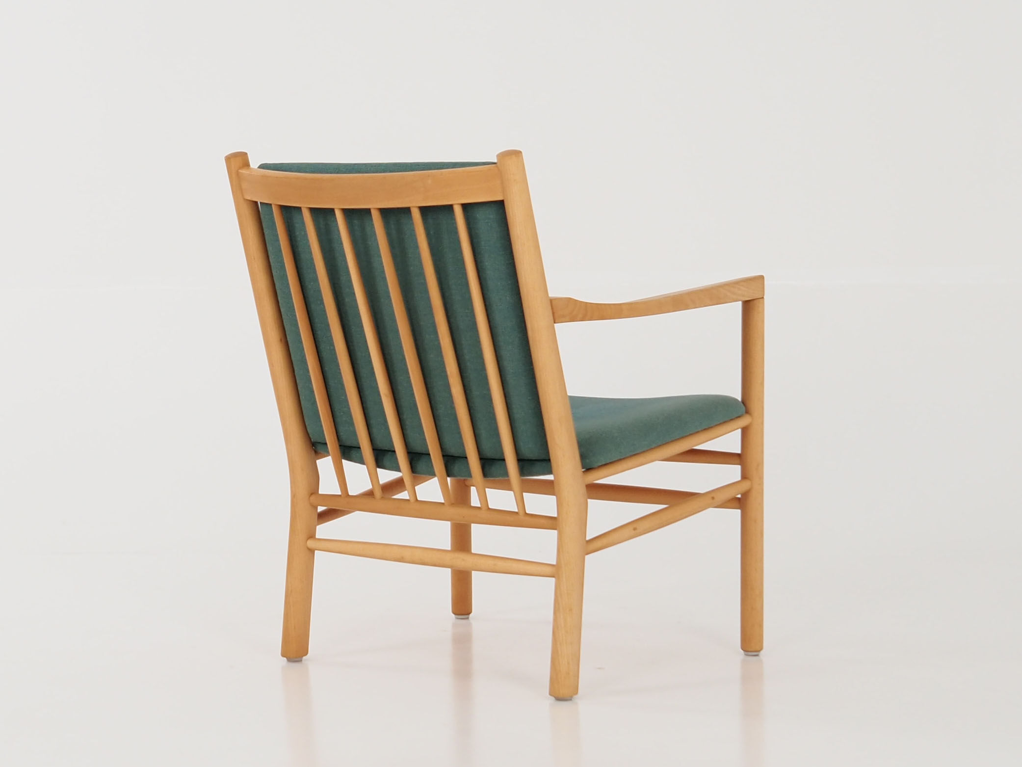 Armchair design J147 by Erik Ole Jørgensen of Tarm Stole & Møbelfabrik.