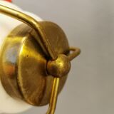 Lampe suspendue danoise des années 50-60 en laiton, métal et avec abat-jour en verre blanc laiteux.