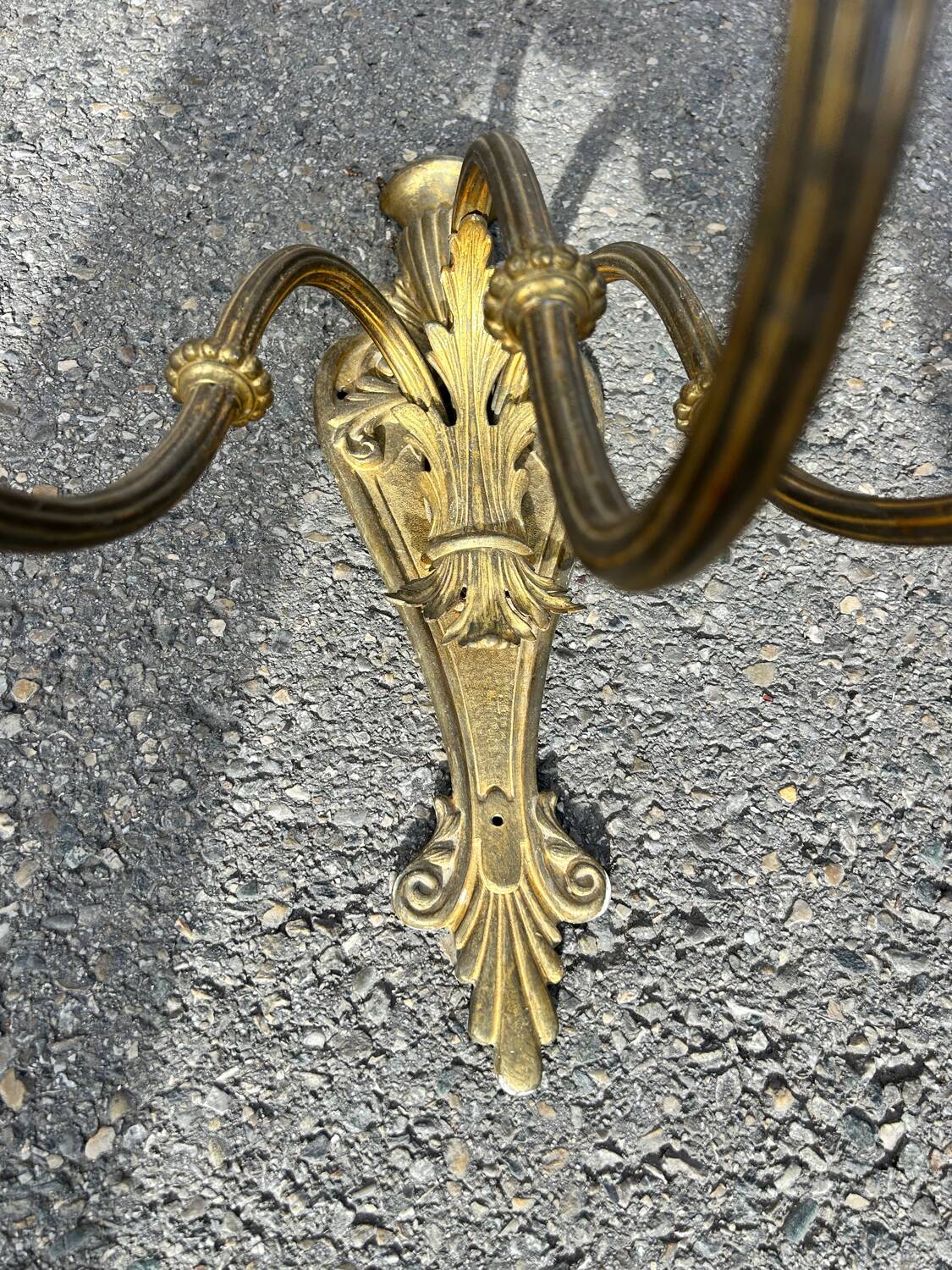 Pair of brass wall lights – Louis XVI style