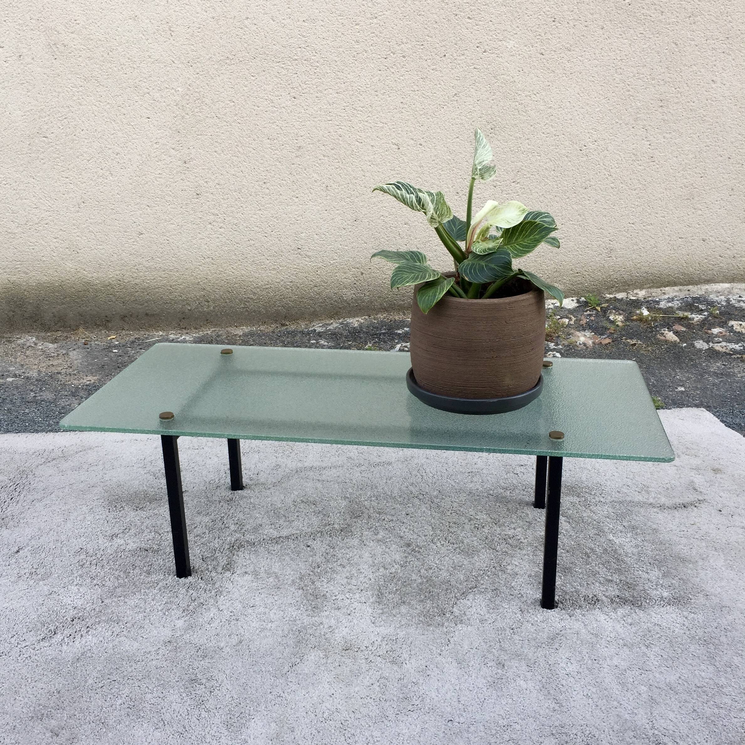 Table basse moderniste en verre givré 1950