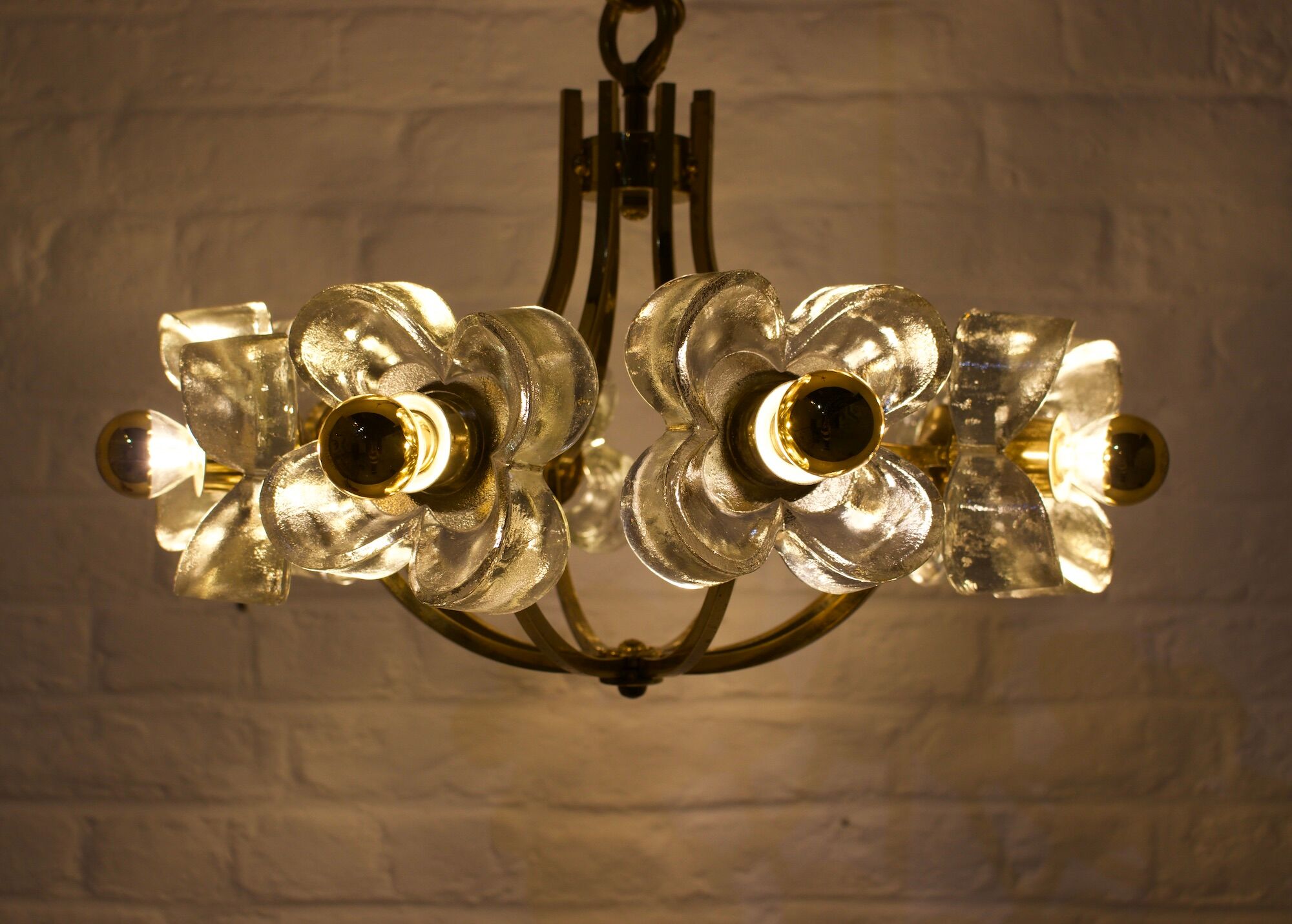 Lustre en laiton & fleurs Simon & Schelle.
