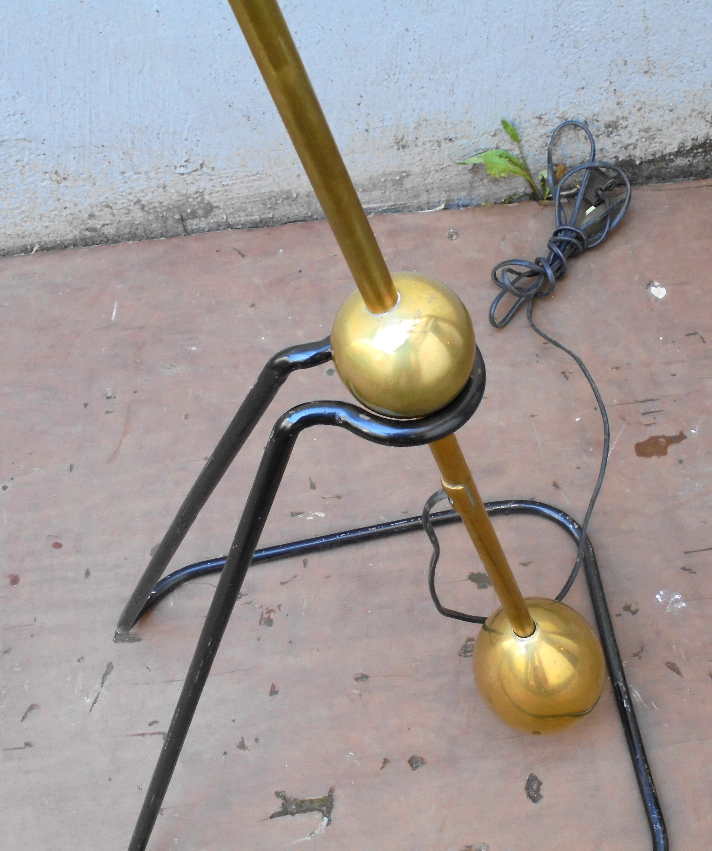 1950s swinging lamppost