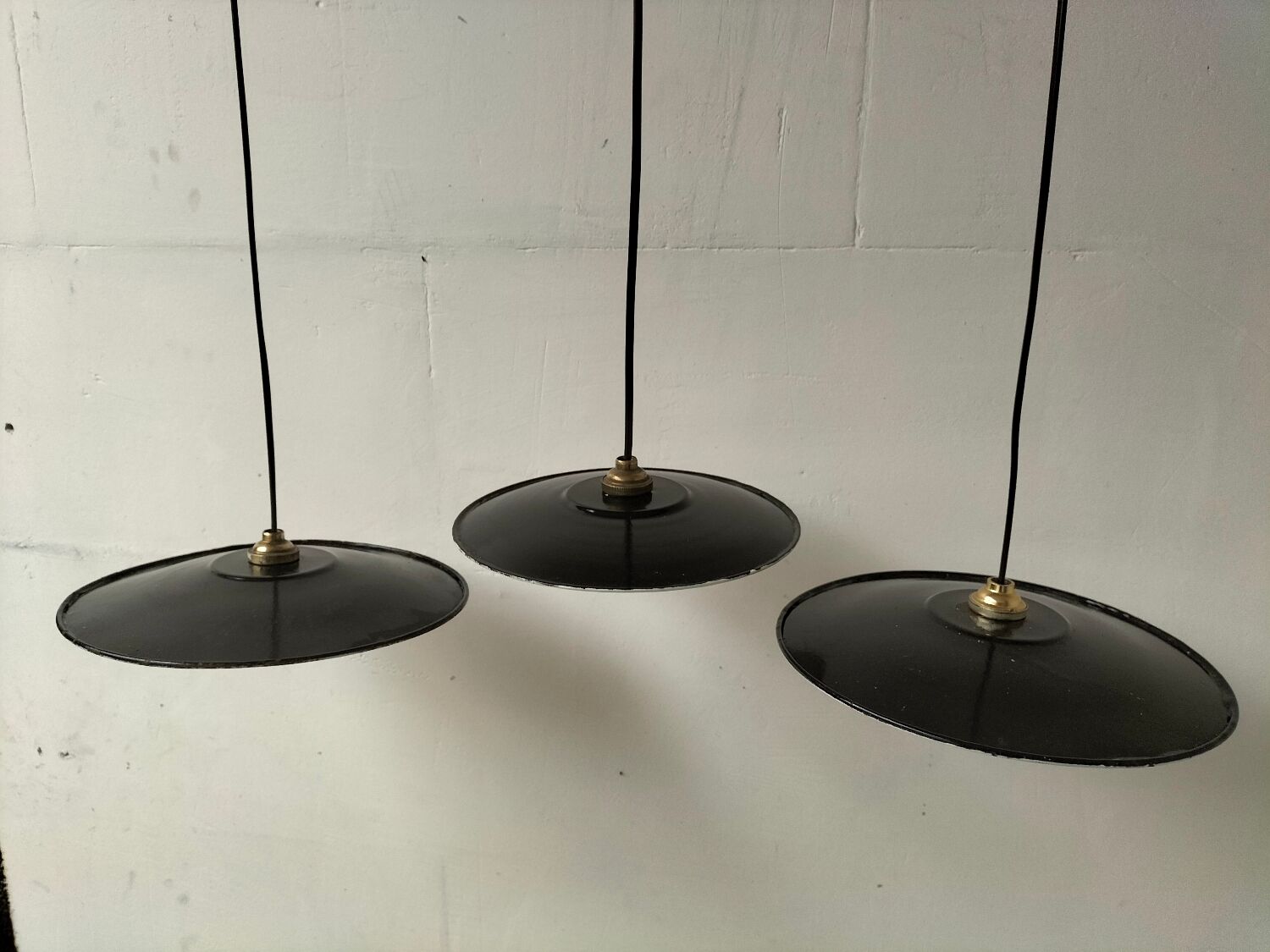 Enamelled sheet metal suspensions