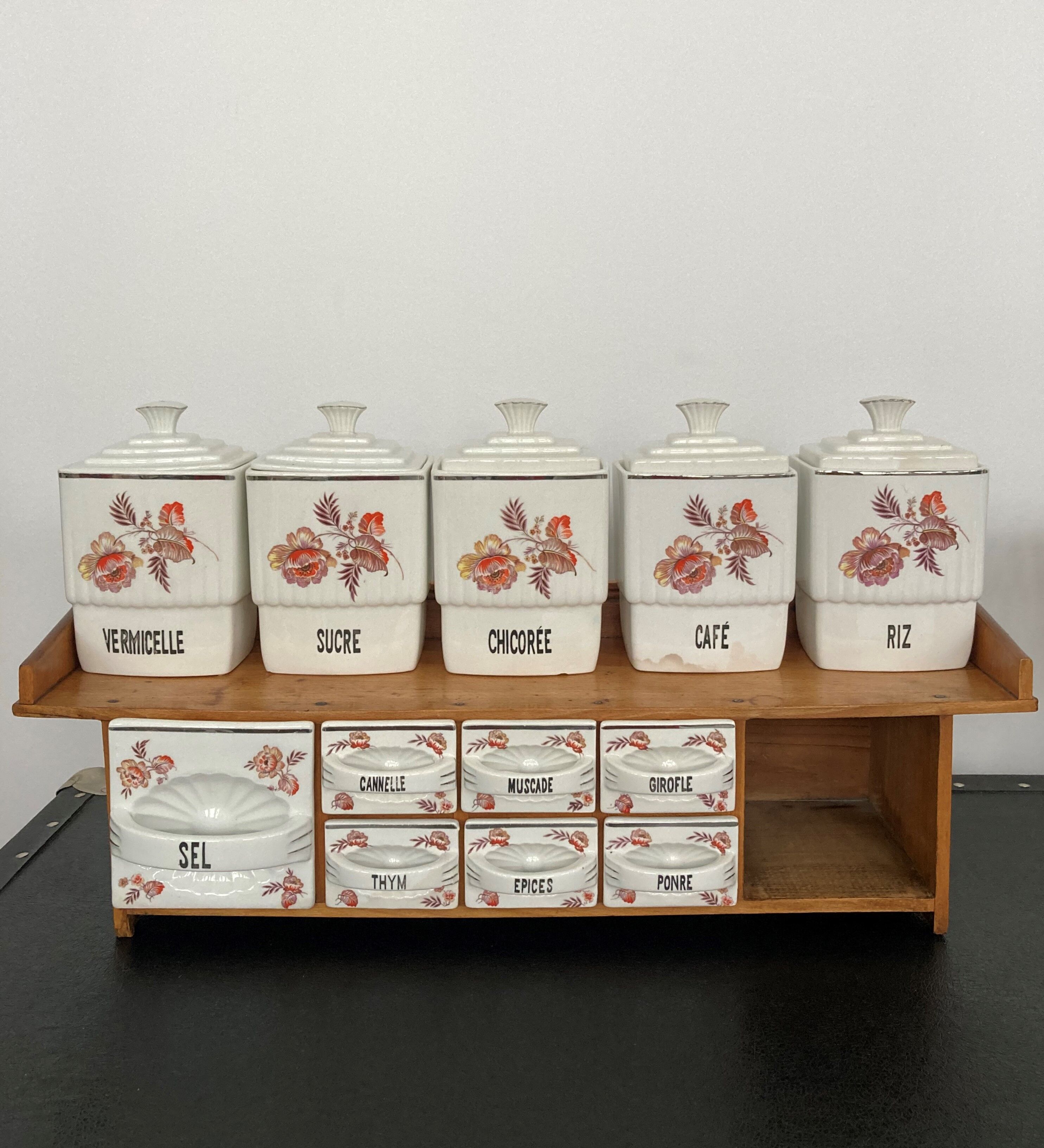 Set wood shelf and Art Deco spice jars