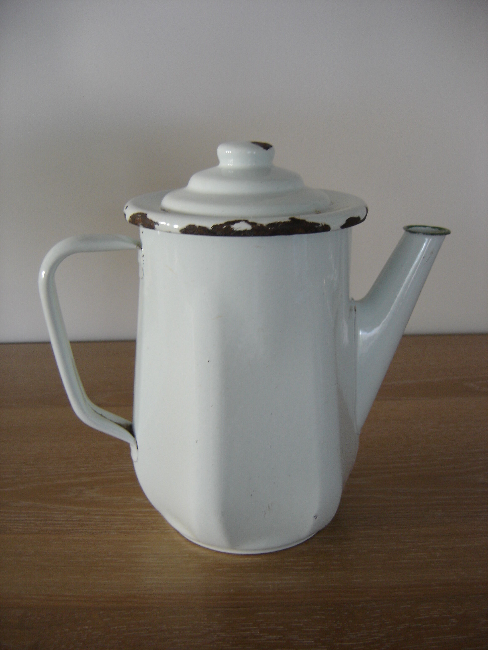 Enamelled coffee maker
