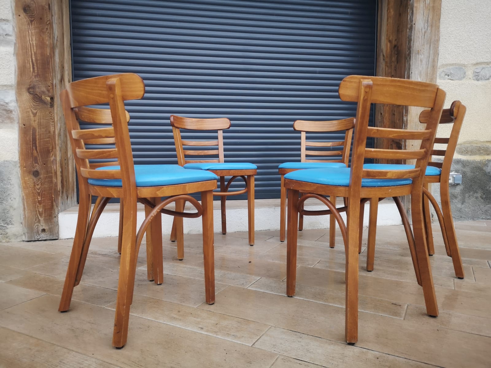 Lot de 24 chaises de bistrot restaurant vintage