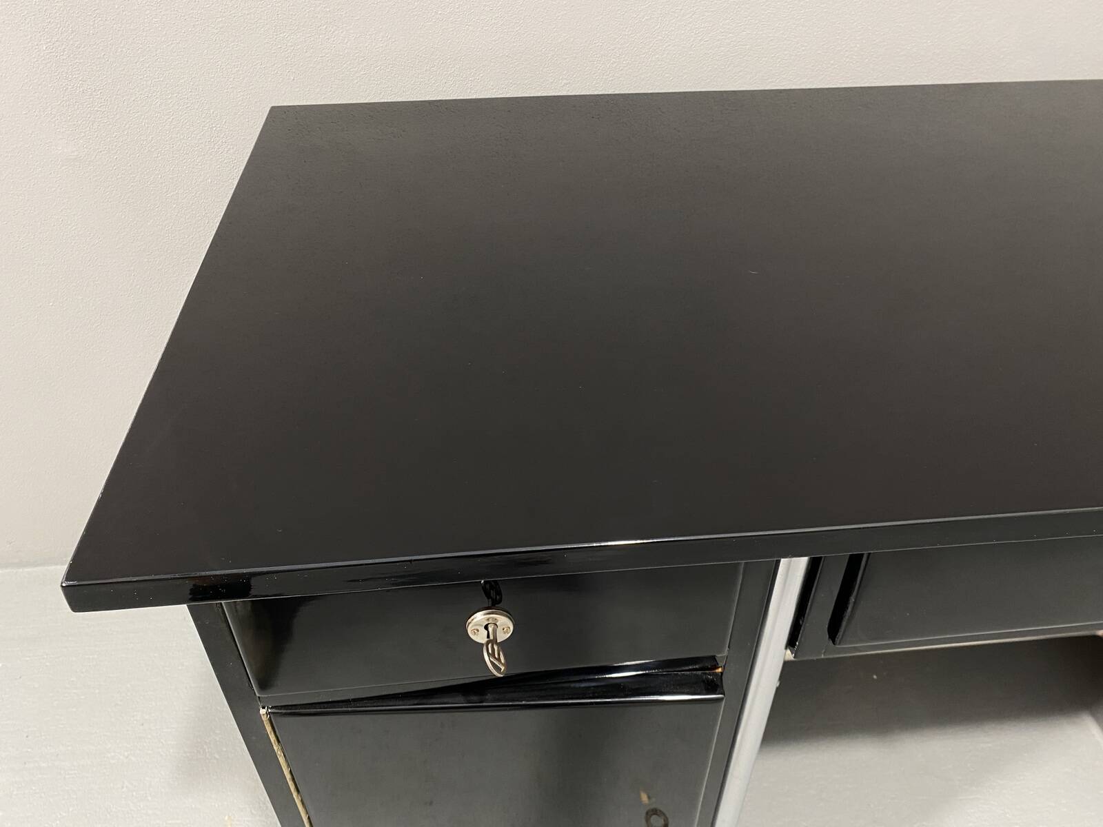 Bureau moderniste tchécoslovaque en chrome et bois, années 1950, Europe