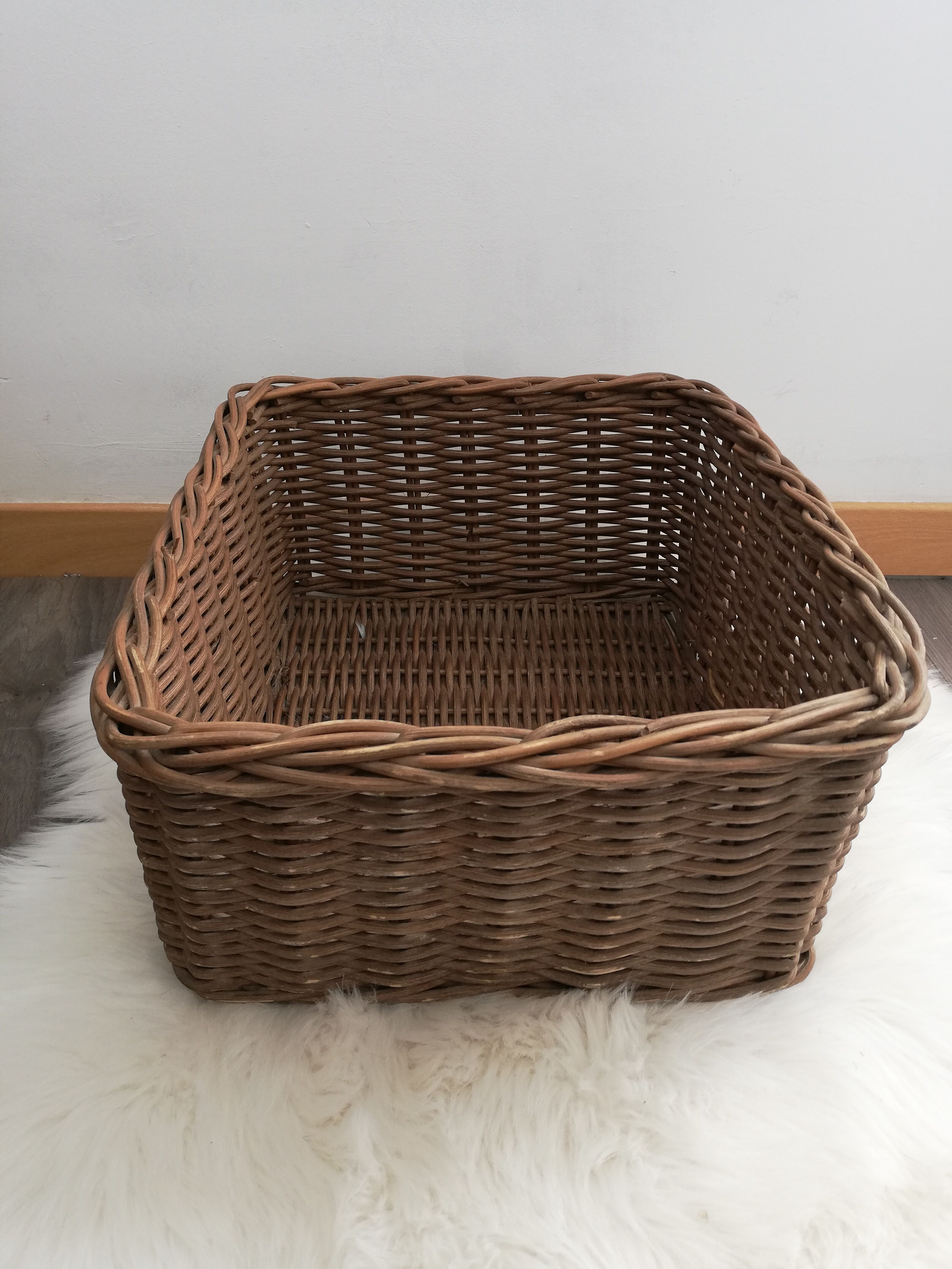 Rectangular wicker basket