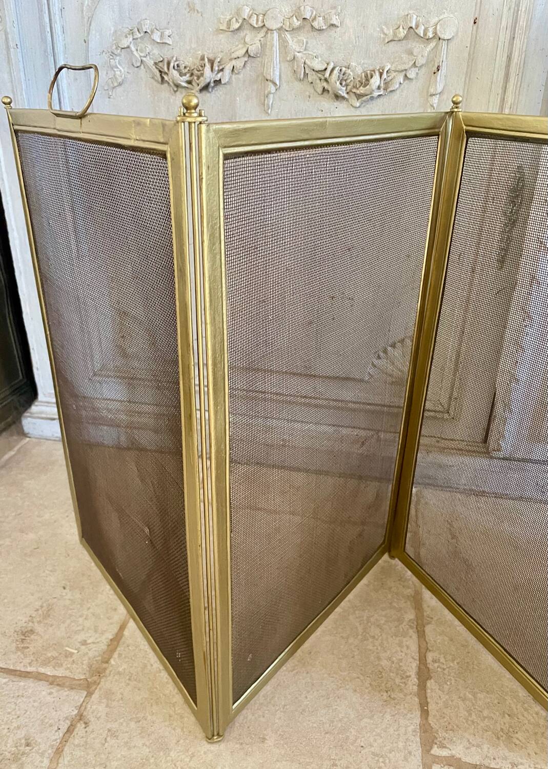 Five-panel golden metal fireplace screen from the 19th century.
