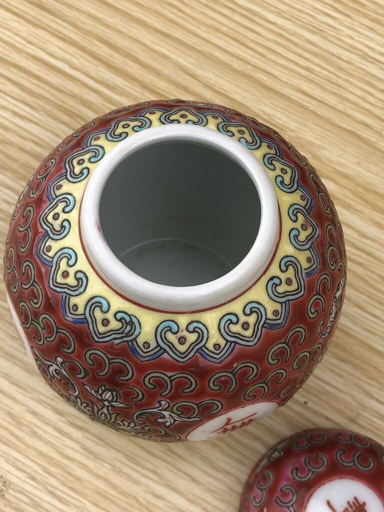 Porcelain pot of China