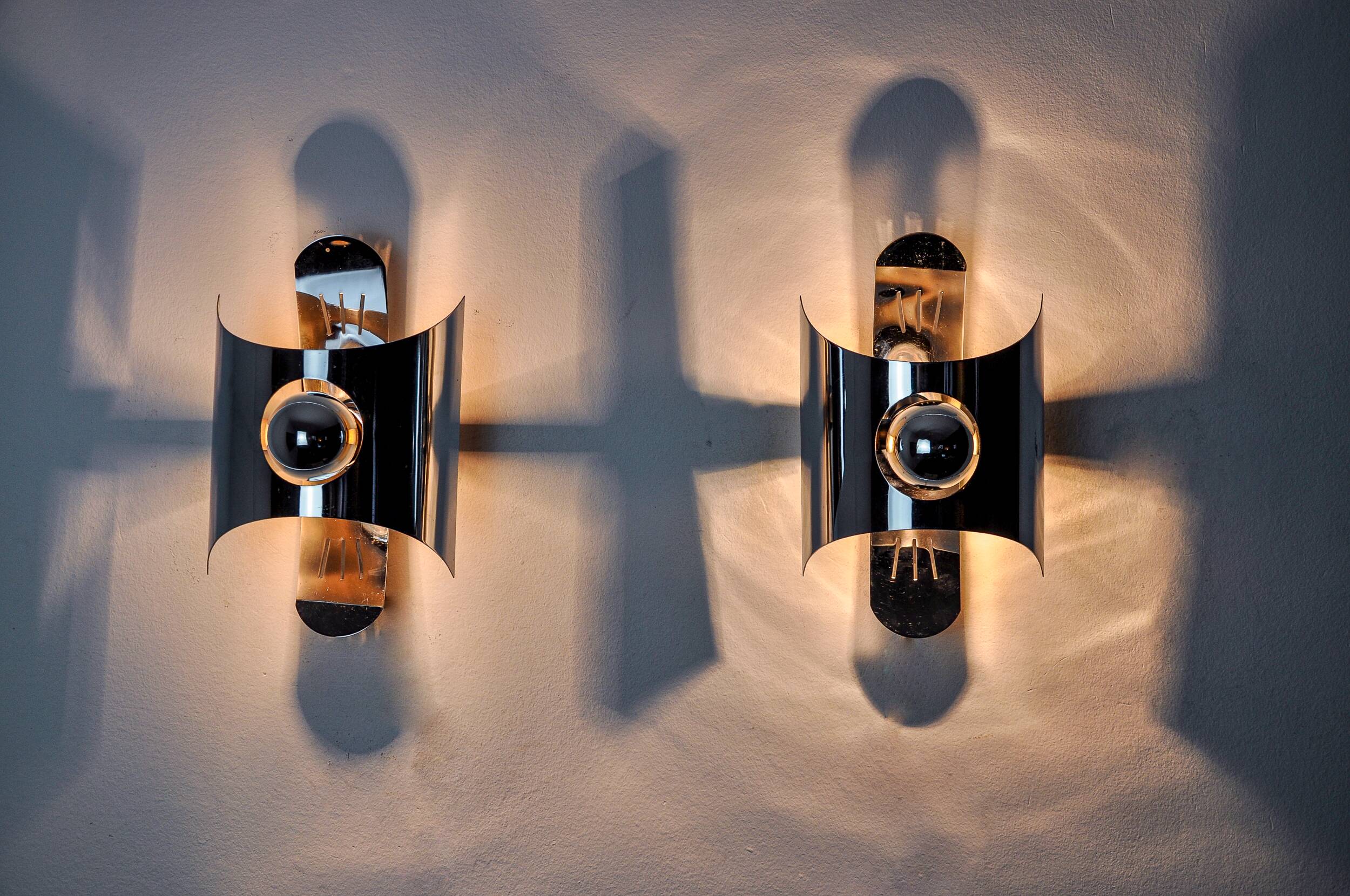 Pair of space age wall lights, chromed metal, Italy, 1970