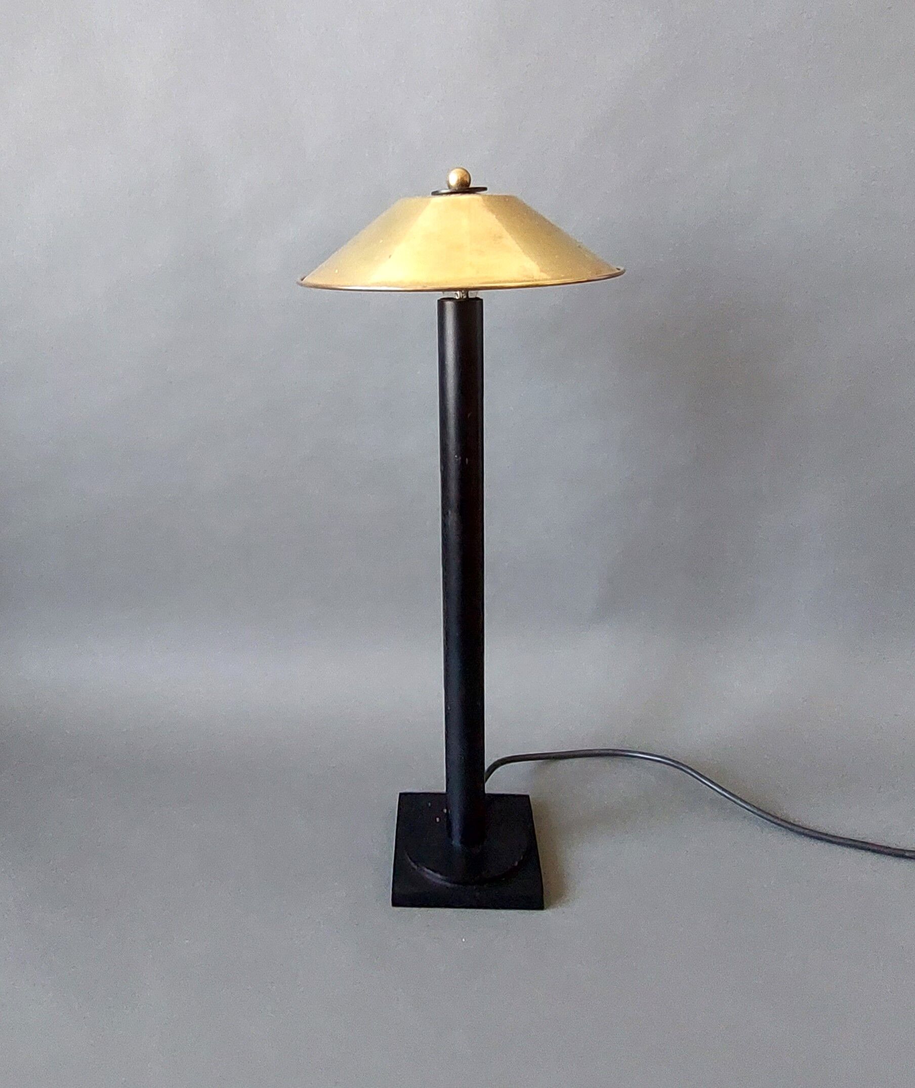 Post-Modern lamp in black metal and gilded brass.