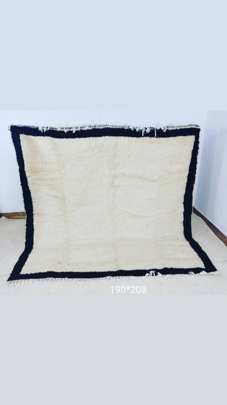 Tapis berbere en laine fait à la main à azilal 208/190