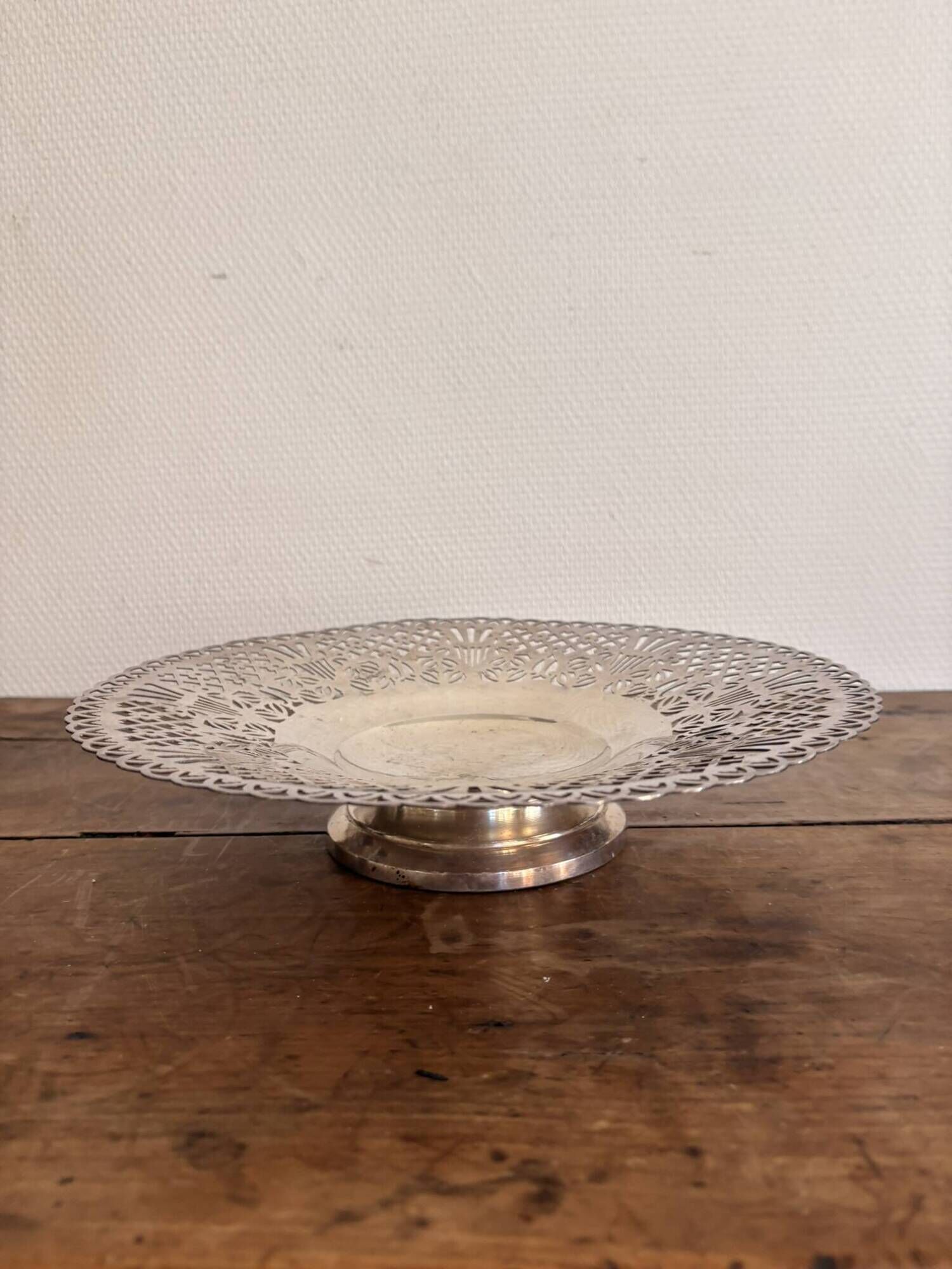 Silver metal footed fruit bowl vintage empty pocket.