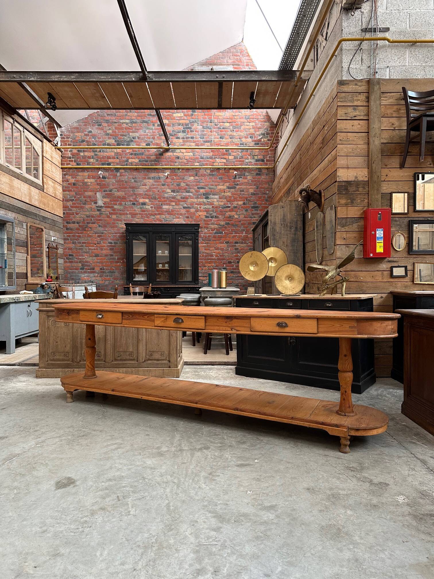 Early 20th century presentation console