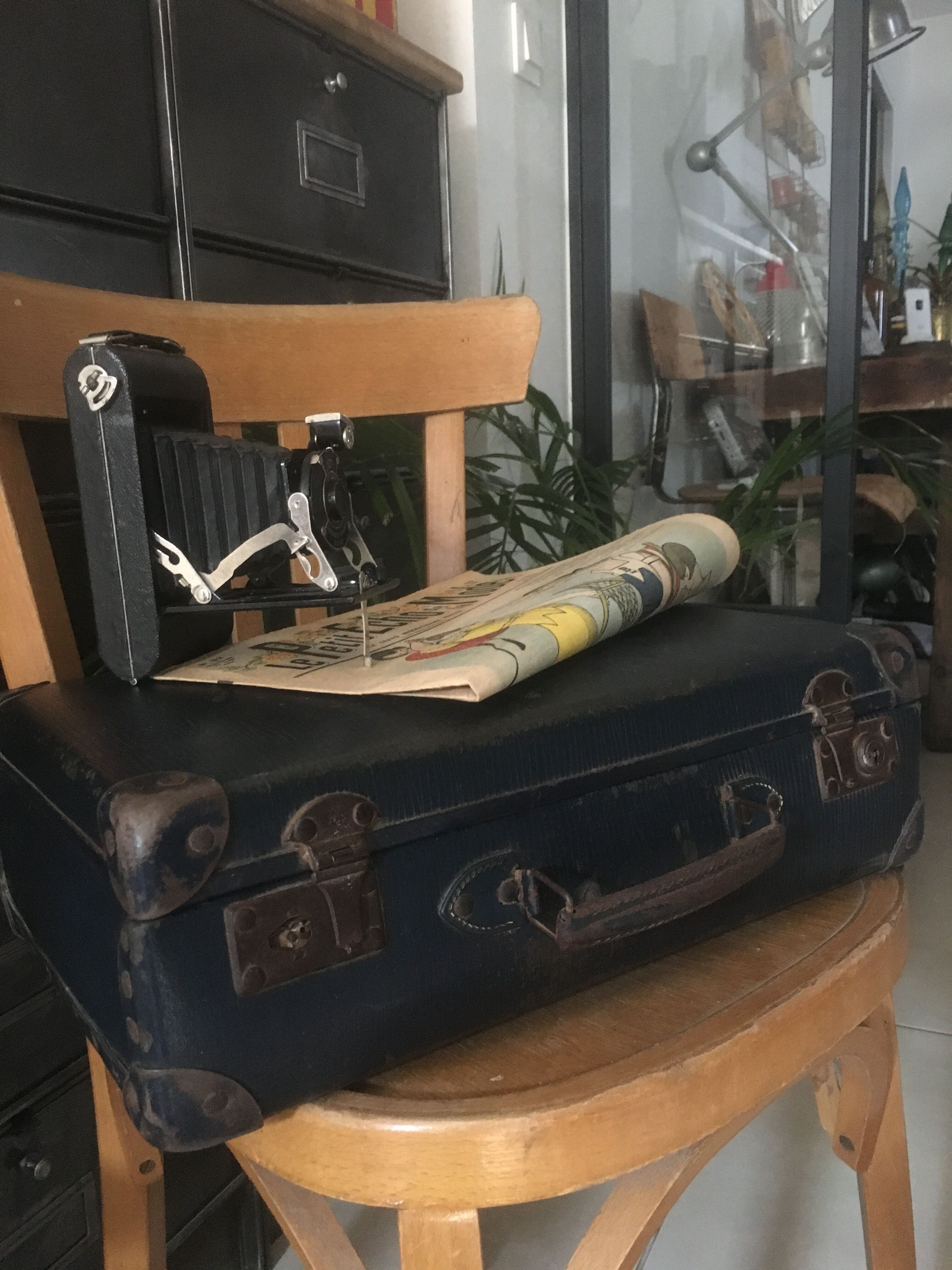 Suitcase reinforced cardboard