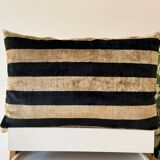 Cushion Ikat velvet black cream
