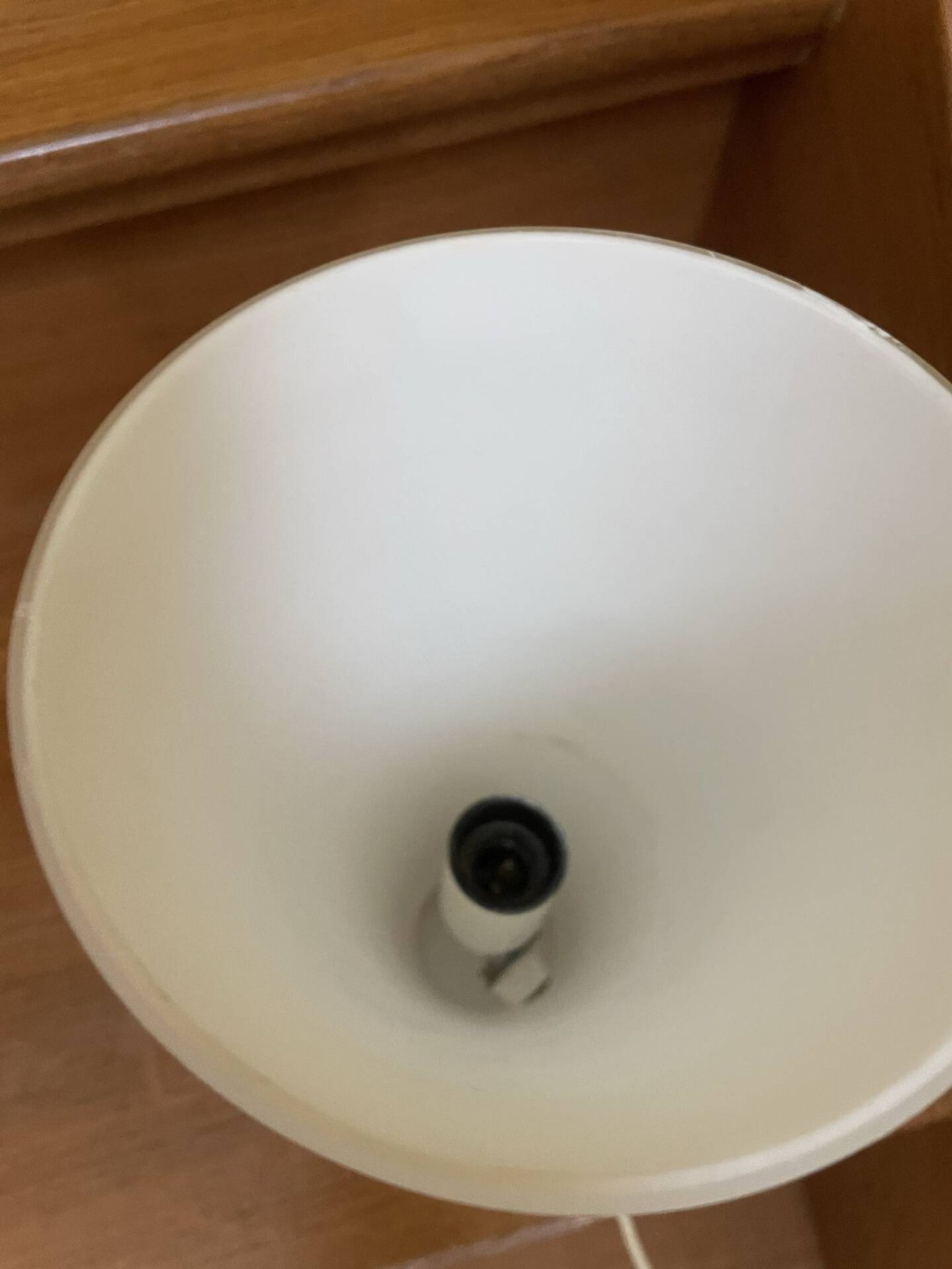 Lampe à poser en opaline Art déco